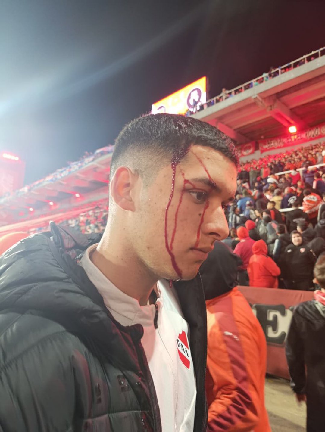 Los videos de los graves incidentes en Independiente-Universidad de Chile que provocaron la cancelación del partido