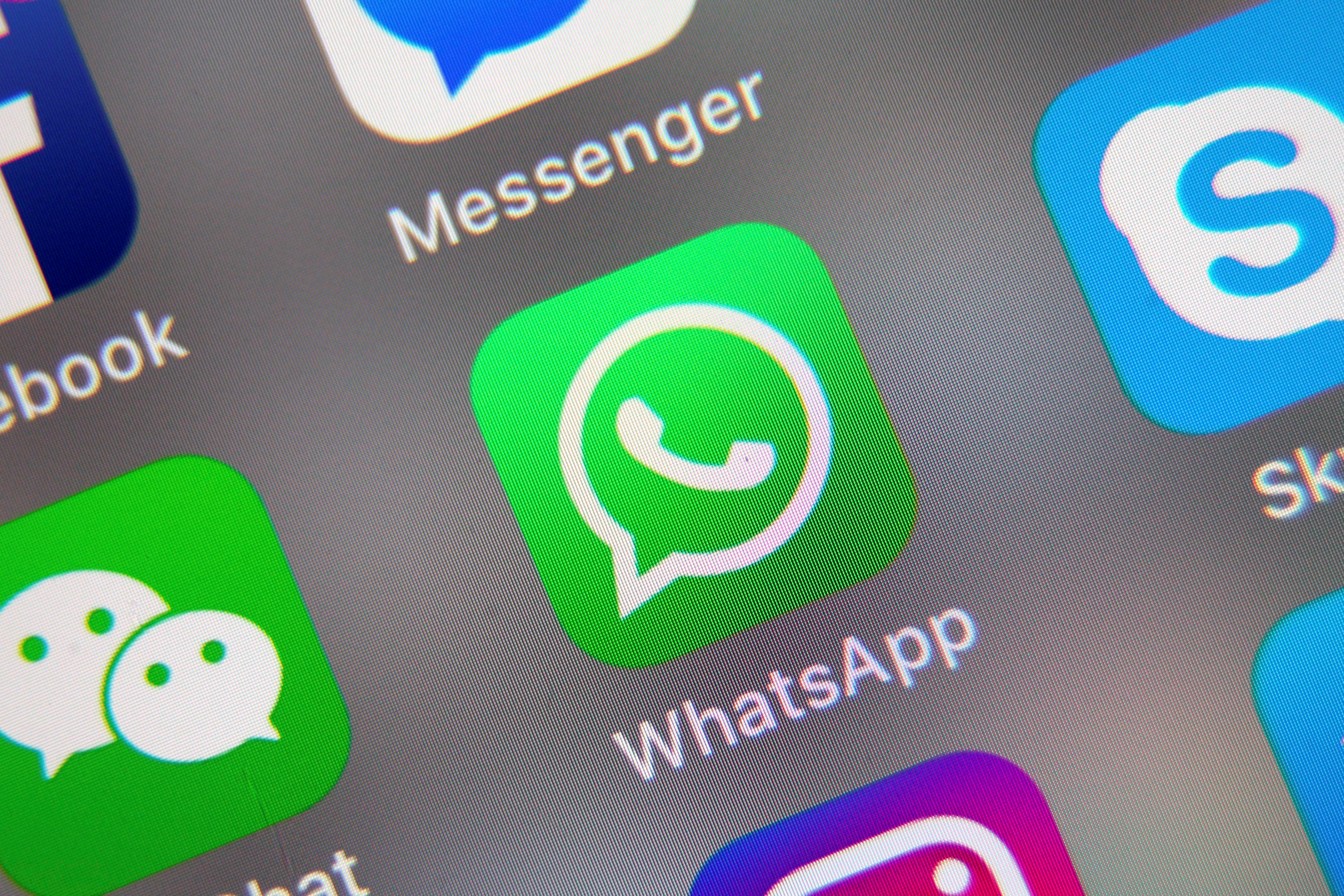 Según el Gobierno si el usuario no acepta las nuevas condiciones de WhatsApp, podría sufrir limitaciones de uso, hasta dejar de operar y perder todos los datos almacenados. (EFE/EPA/RITCHIE B. TONGO)