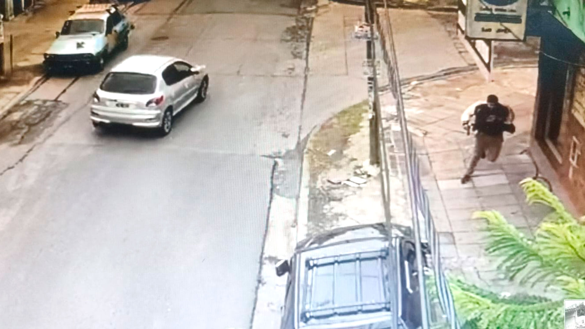 Gabriel Chavarri huye tras la balacera en el barrio San Alberto