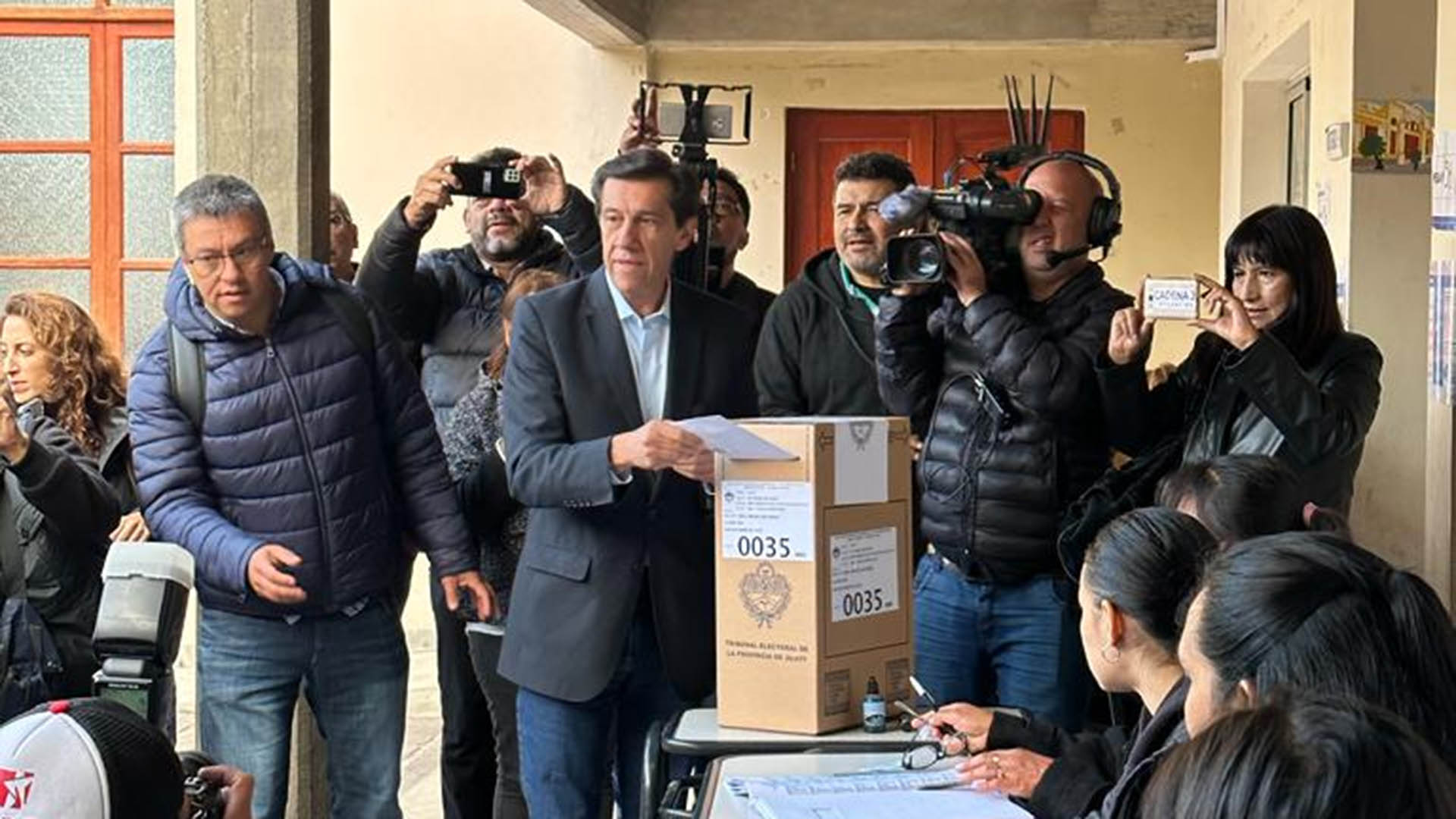 El candidato a gobernador de Jujuy emitió su voto y luego dialogó con la prensa