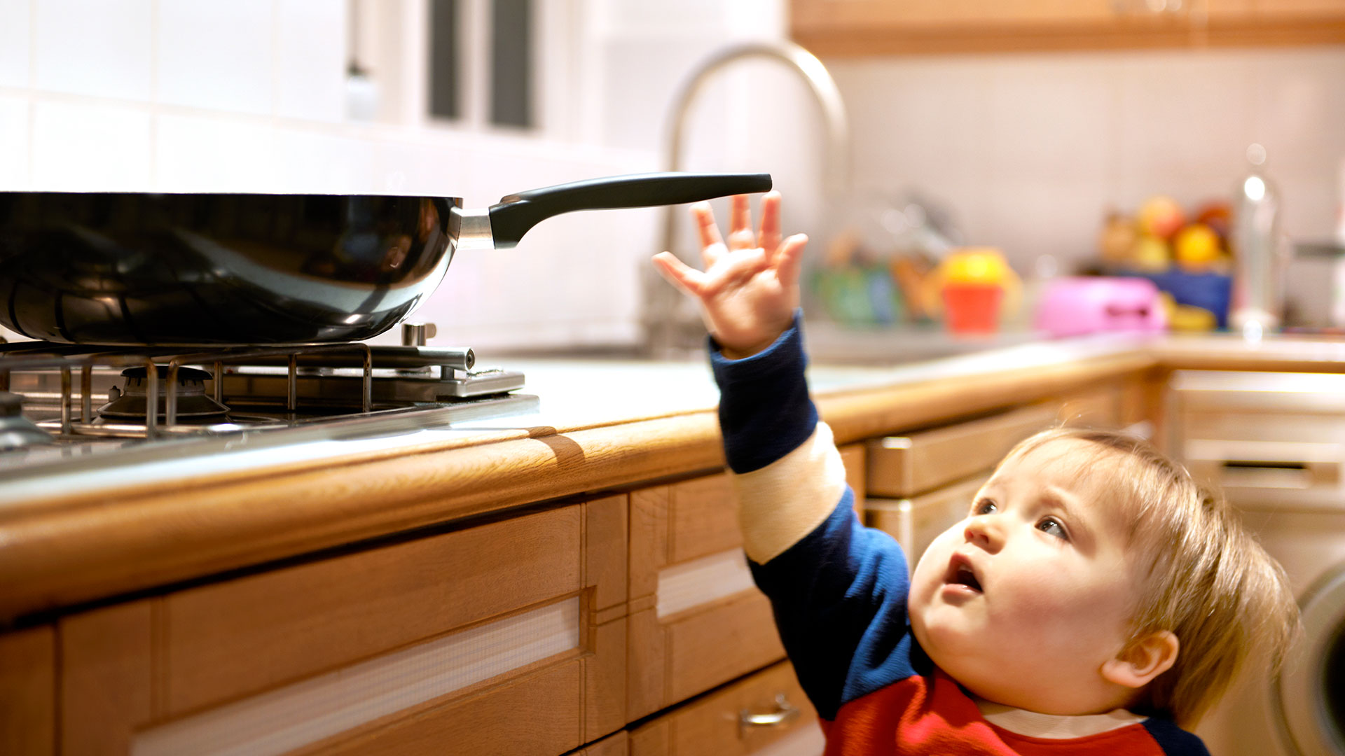 Consejos para padres: cómo evitar accidentes domésticos con los niños, según los expertos