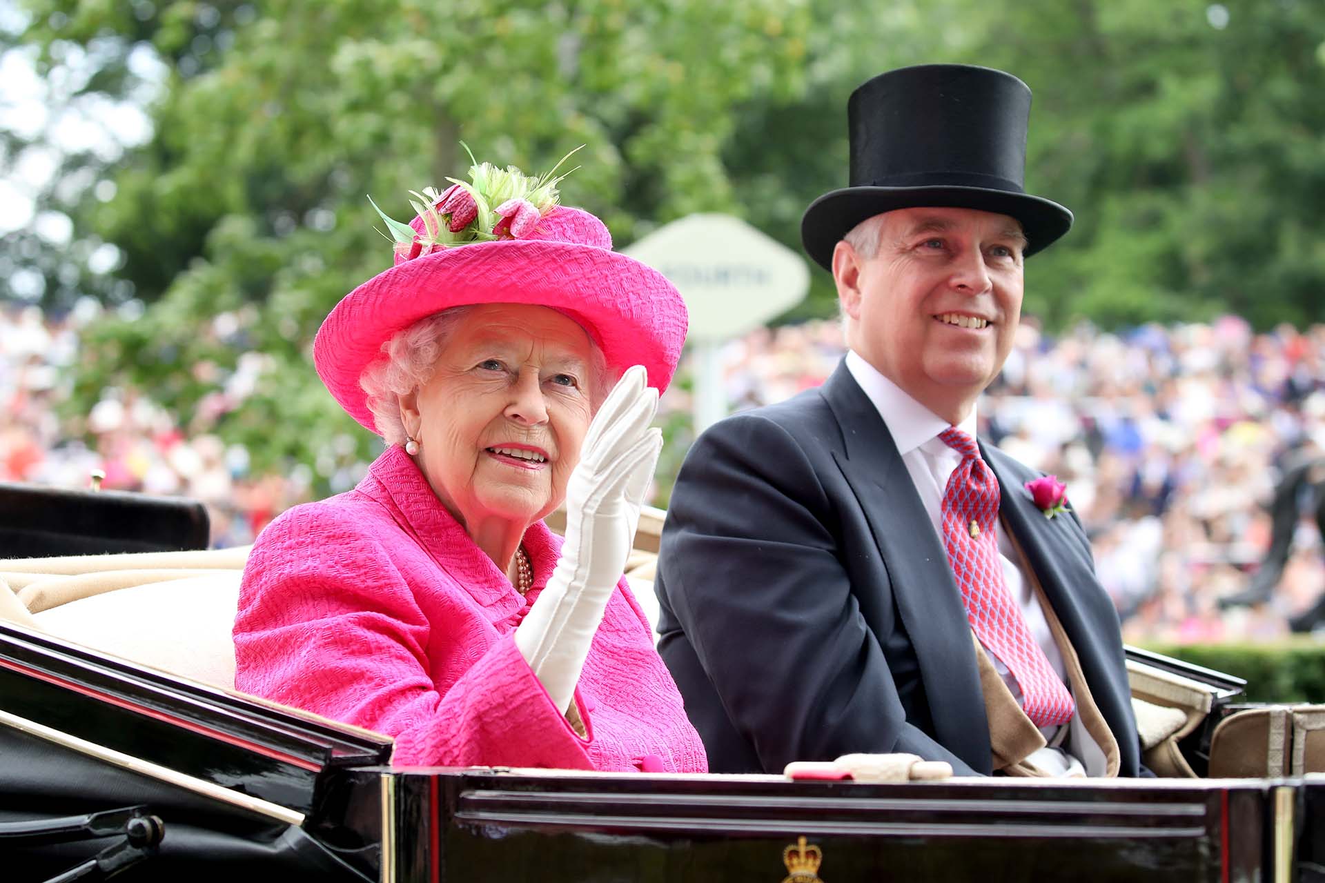 Foto de archivo: la reina Isabel II y el príncipe Andrés en un acto en Ascot, Inglaterra, el 22 de junio de 2017 (Chris Jackson/Getty Images)