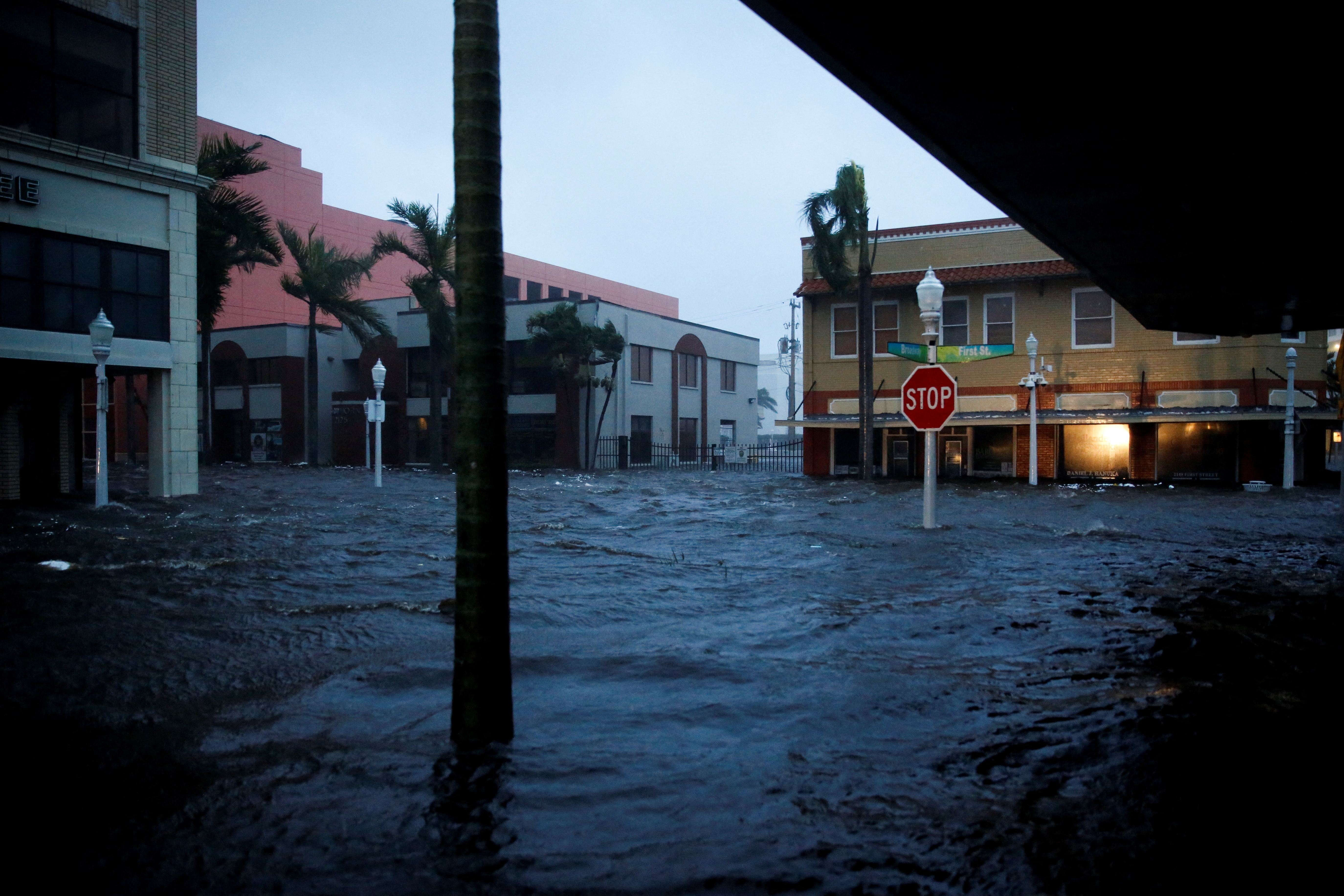 Tras su paso por Florida, Ian se debilitó y bajó a huracán categoría 2