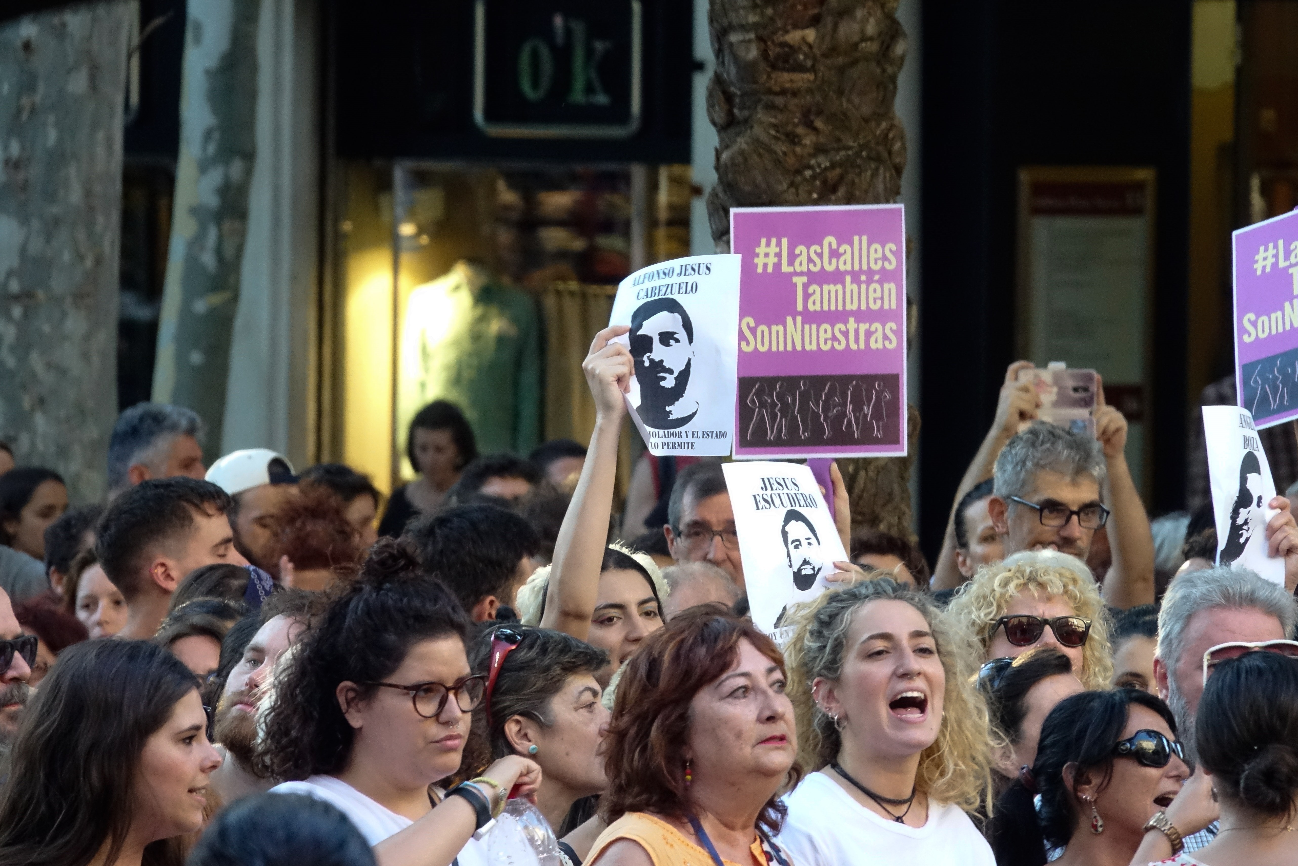 Manifestación en favor de la ley que judicializa el consentimiento
