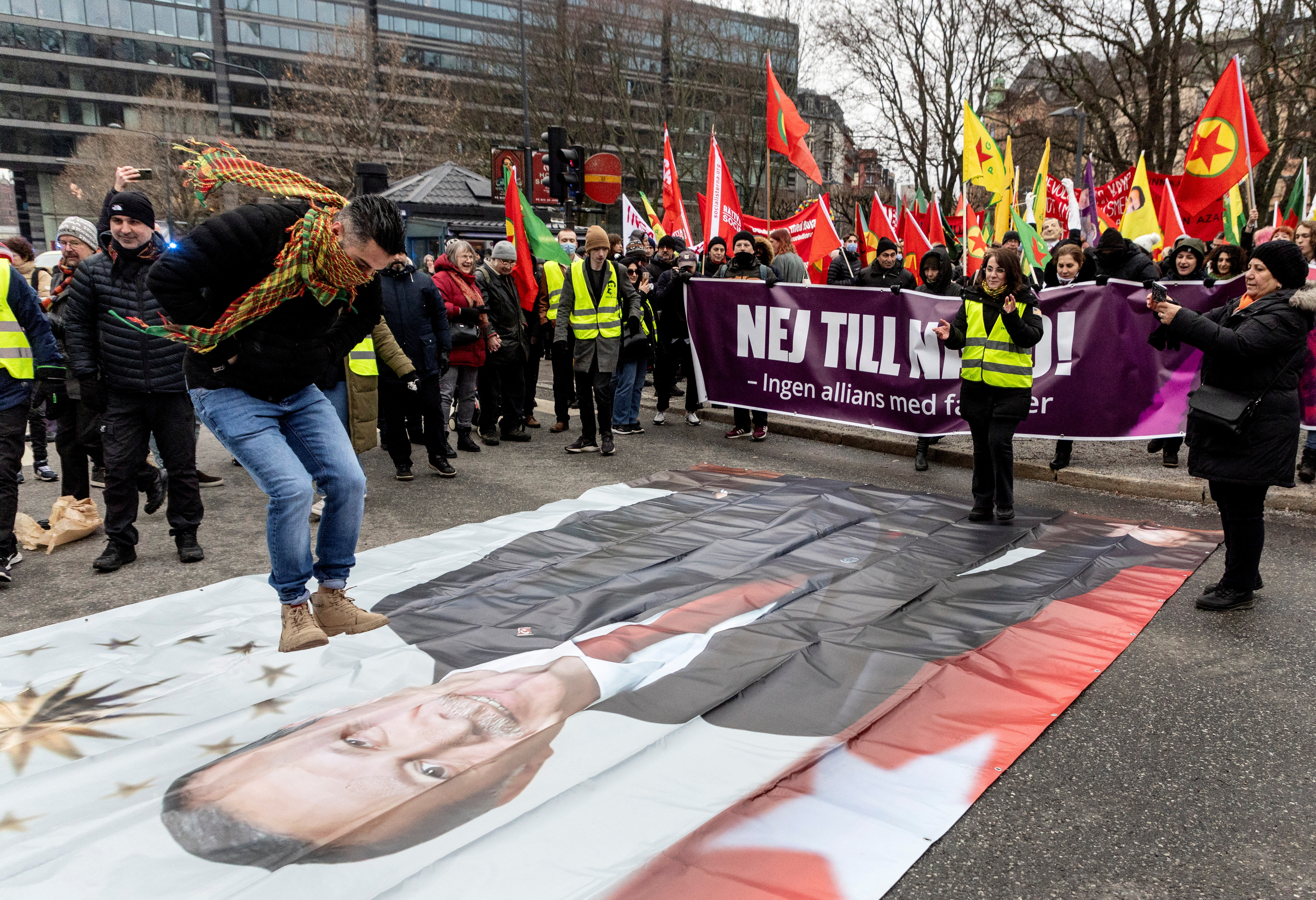 Protestas en Estocolmo han puesto en duda el apoyo de Turquía. (Christine Olsson/TT News Agency/REUTERS)