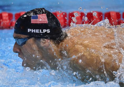 El nadador Michael Phelps (AFP PHOTO / FABRICE COFFRINI)