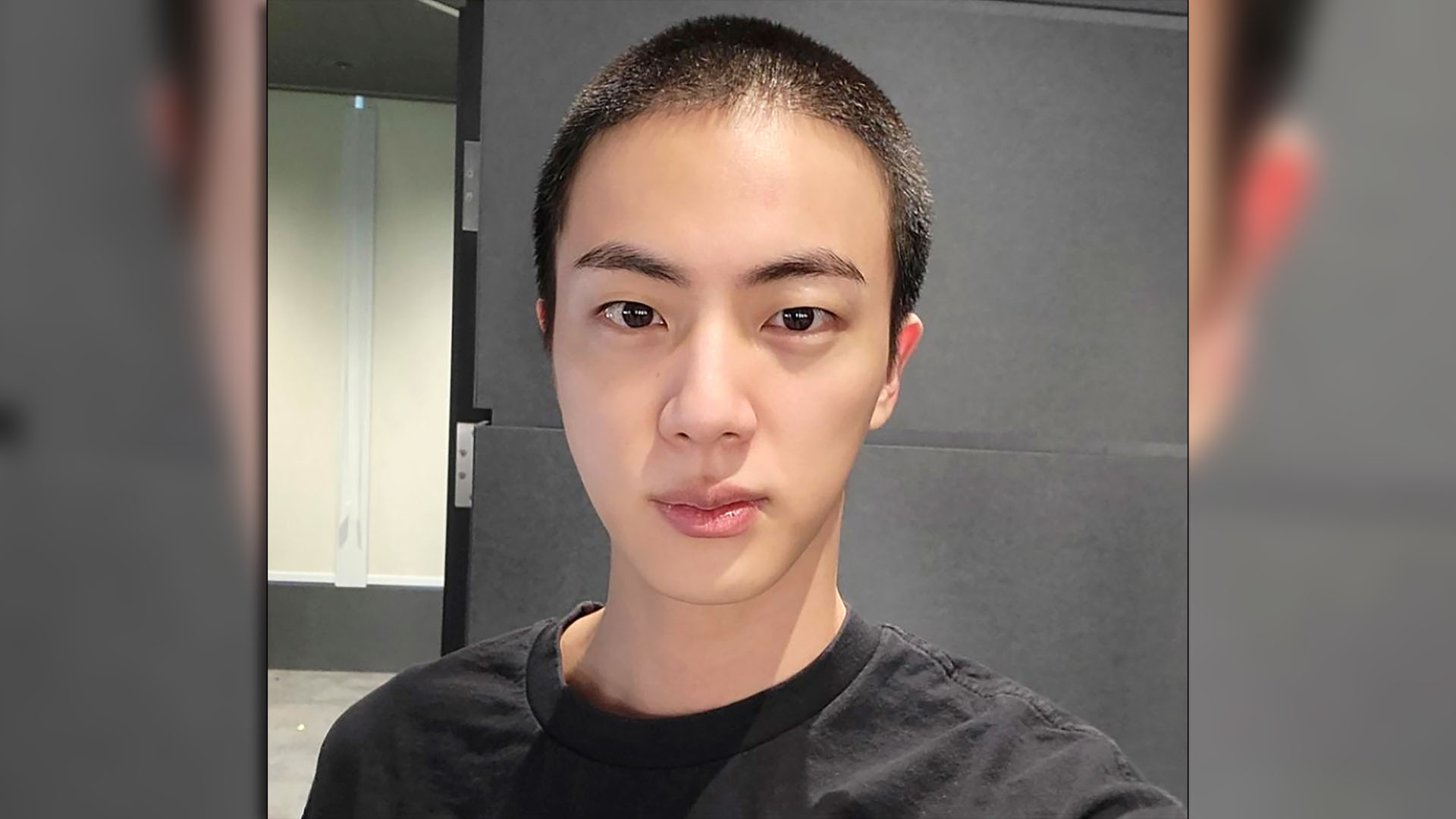 Jin de BTS se cortó el pelo antes de ingresar al servicio militar (Weverse via AP)
