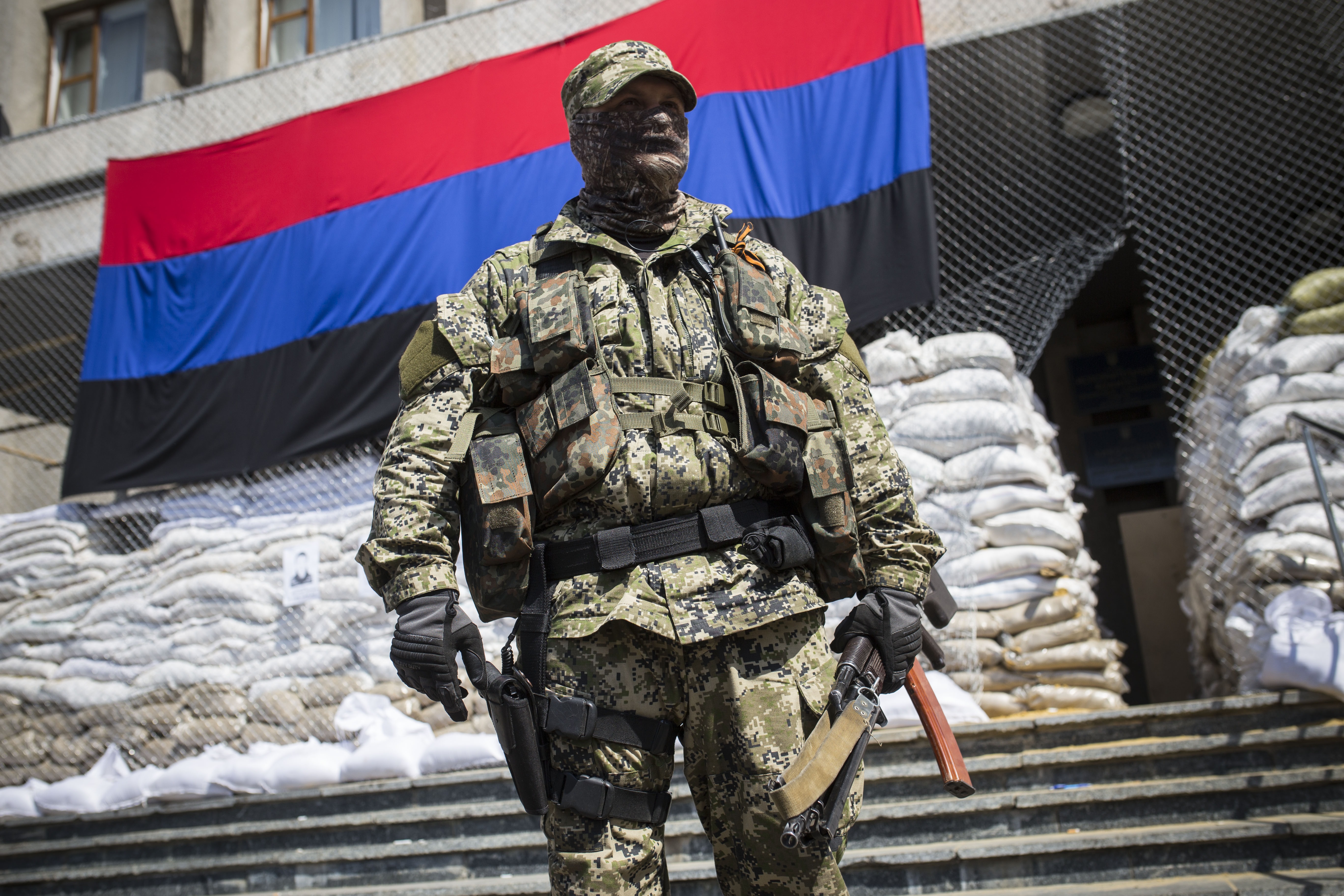 Russian soldiers guarding the town hall in Sloviansk, Ukraine.  MICHAL BURZA / ZUMA PRESS / CONTACTOPHOTO