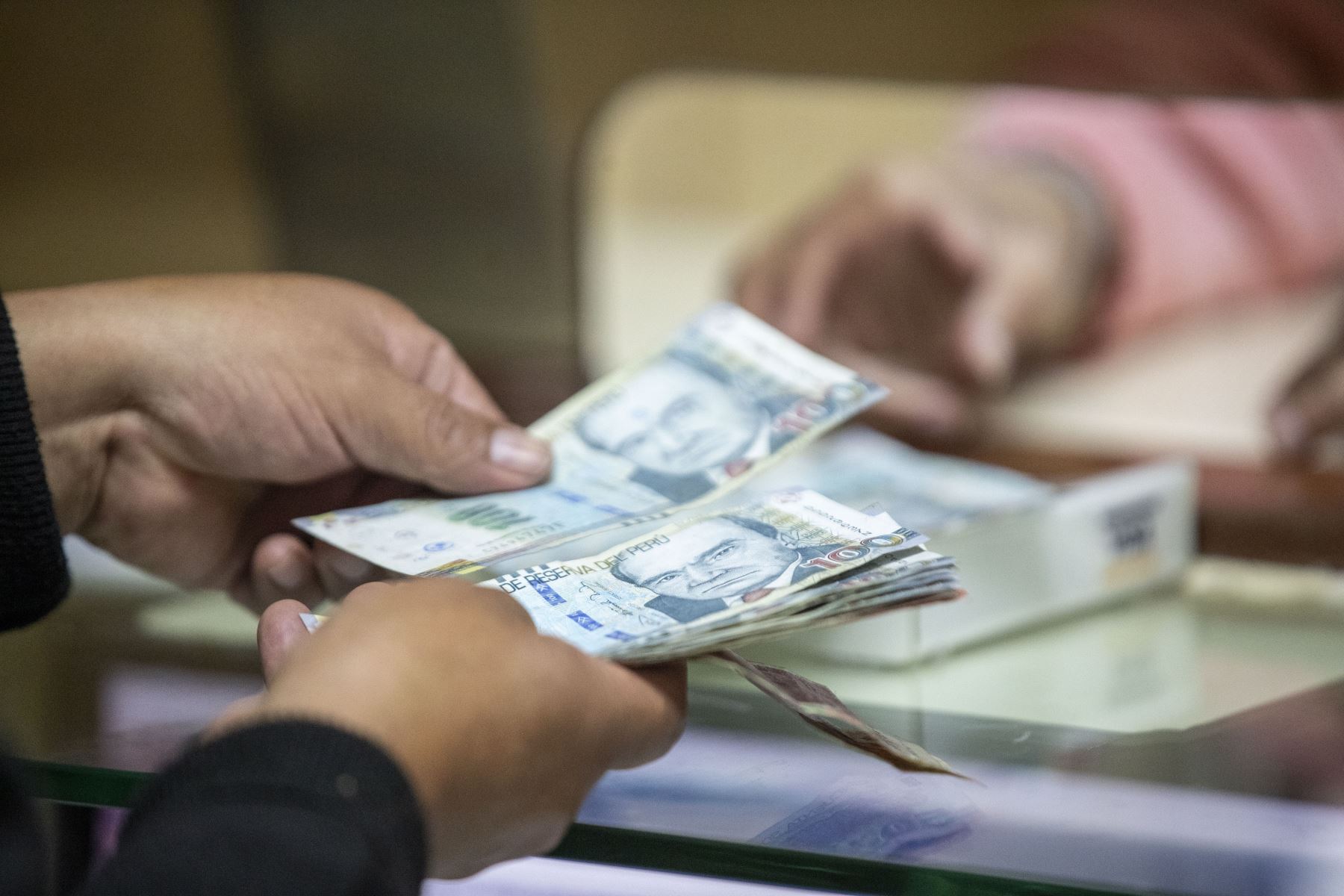 Aumento salarial beneficiará a más de medio millón de peruanos.