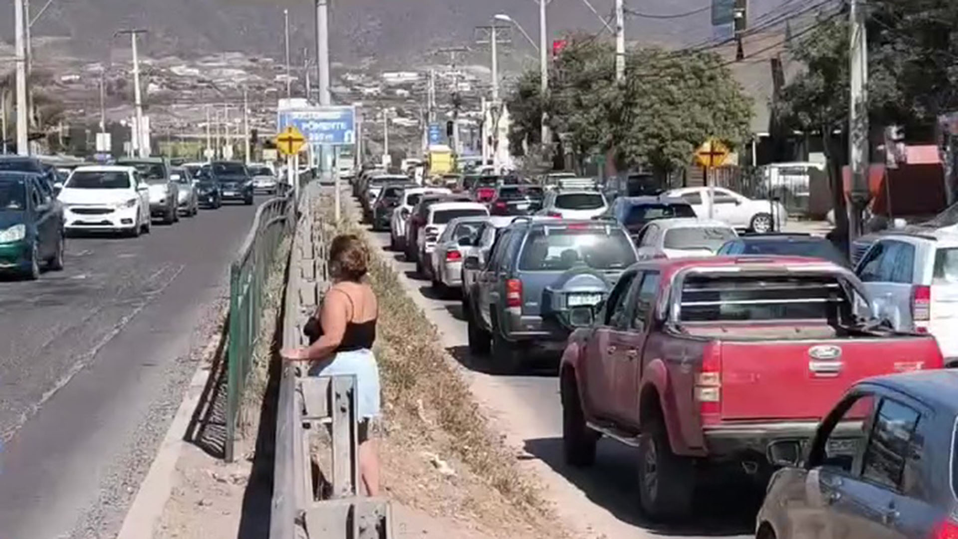 El día de furia de un conductor que quería gasolina gratis en Chile: roció con gas pimienta a otros clientes