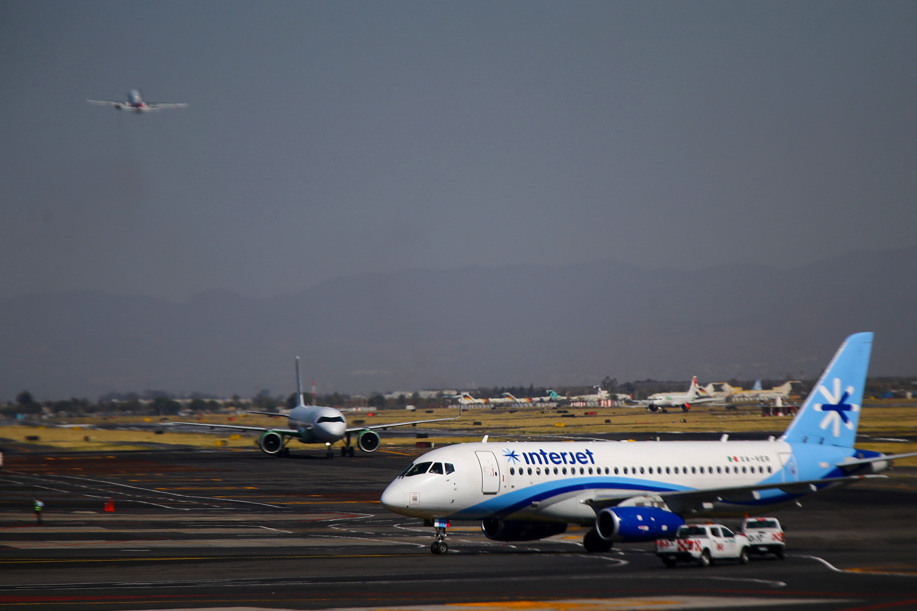 Vuelos de este fin de semana, cancelados: Interjet no volvió a pagar el  combustible - Infobae