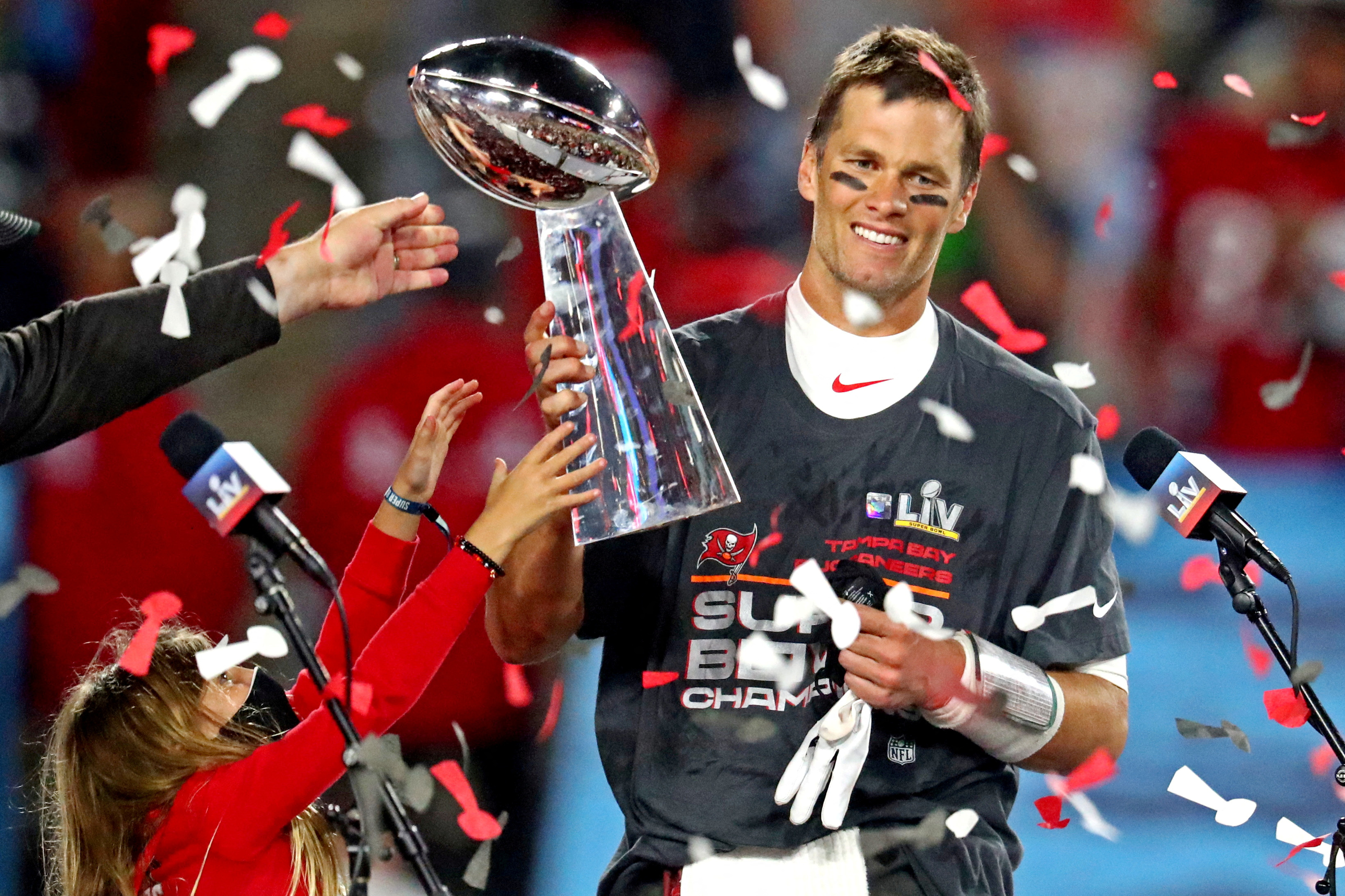 Tom Brady ganó siete anillos de Super Bowl, récord de la NFL