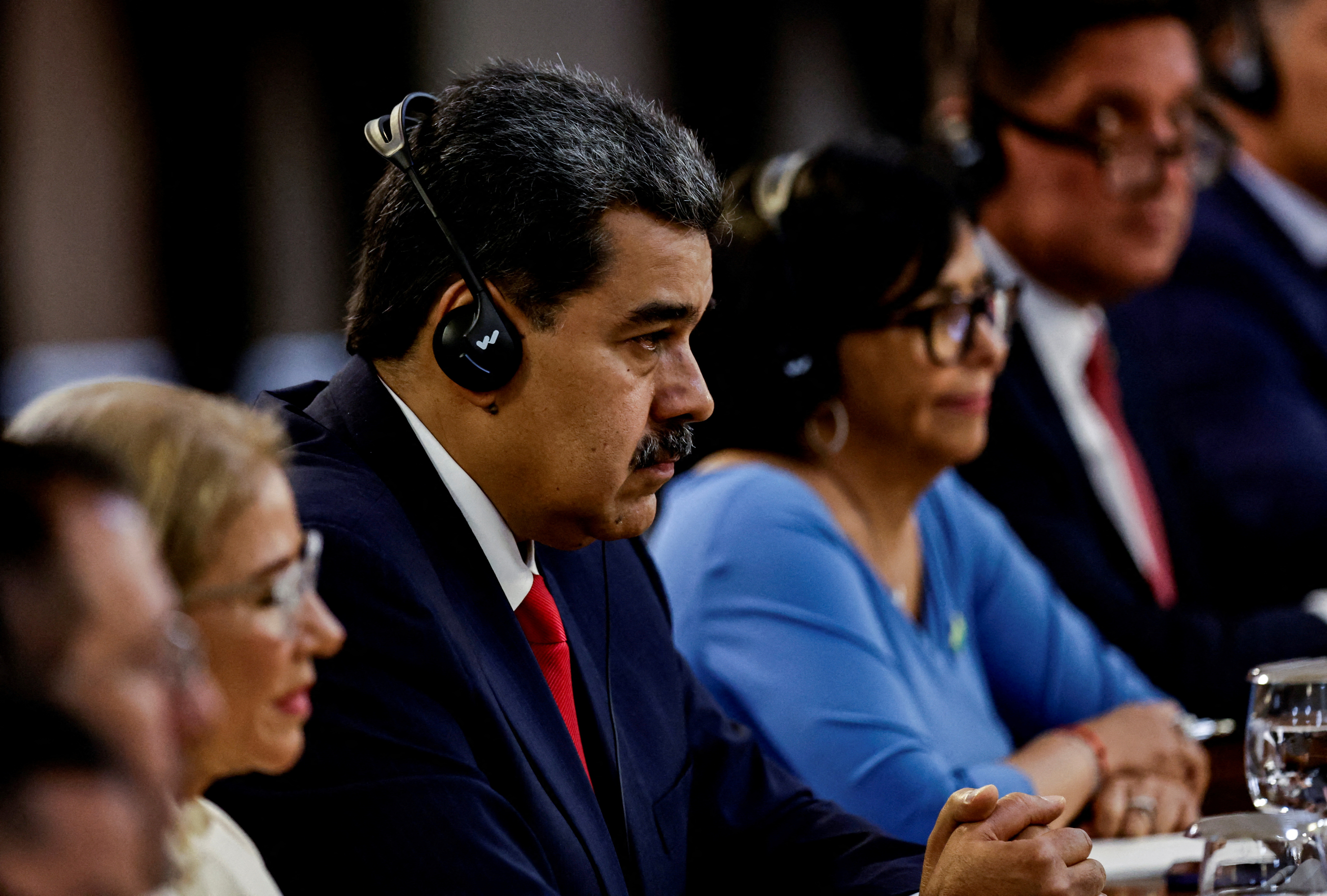 El dictador Maduro, durante la cumbre de presidentes sudamericanos organizada por Lula en Brasilia (REUTERS/Ueslei Marcelino)