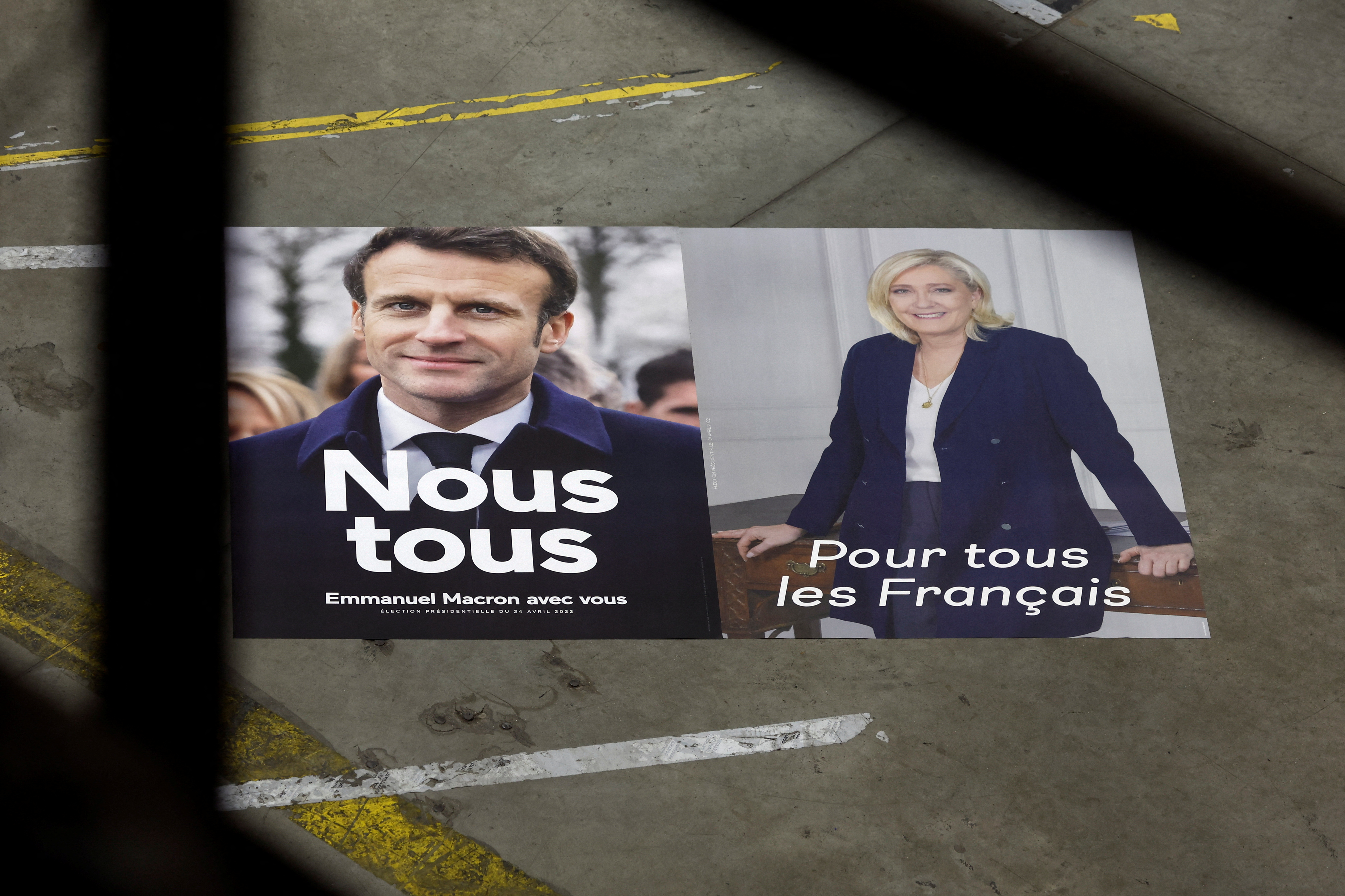 Más de 400 personalidades del mundo de la cultura en Francia firmaron una carta rogando a que se vote por Emmanuel Macron (REUTERS/Benoit Tessier)