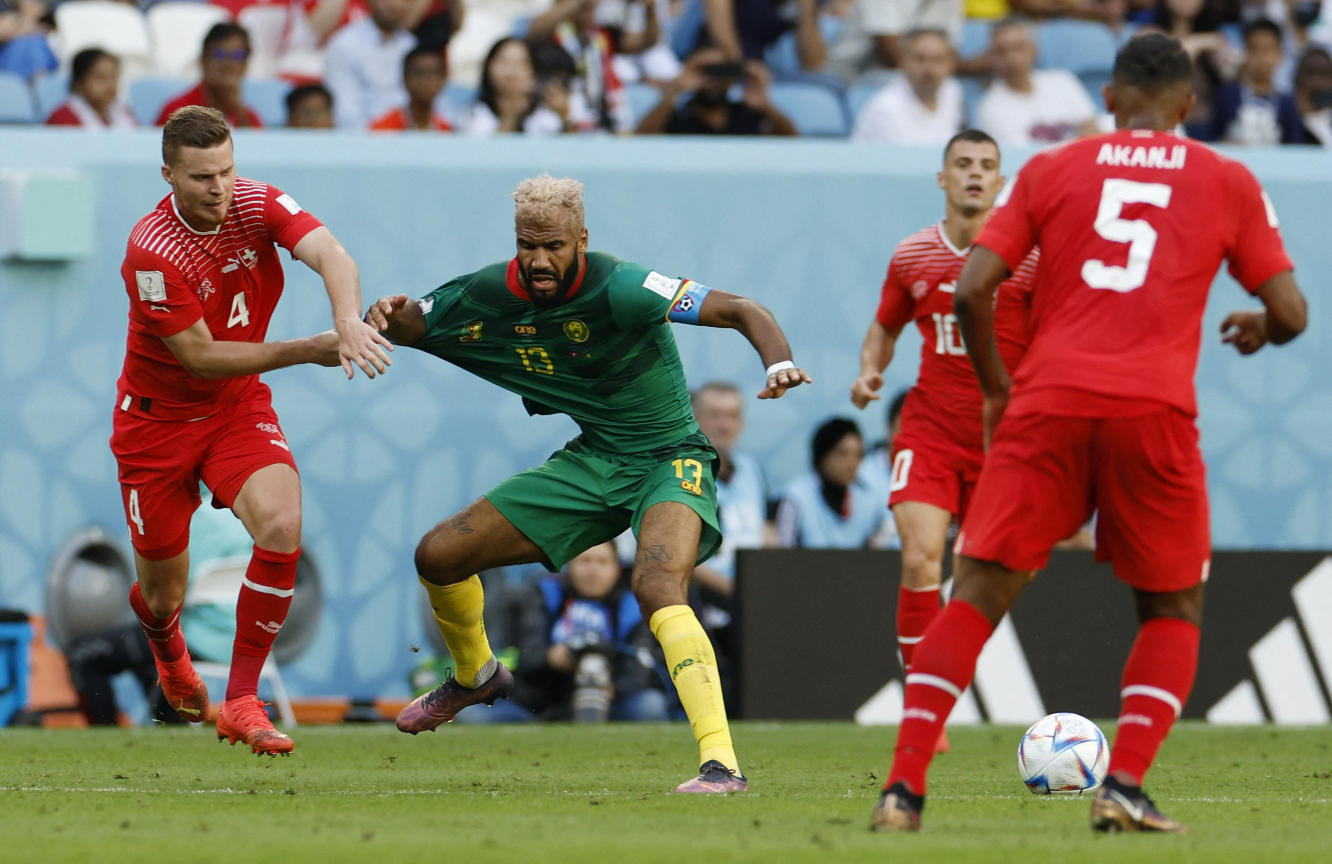 Choupo-Moting se convierte en la esperanza de gol para los africanos que buscan empatar el partido. REUTERS/Issei Kato