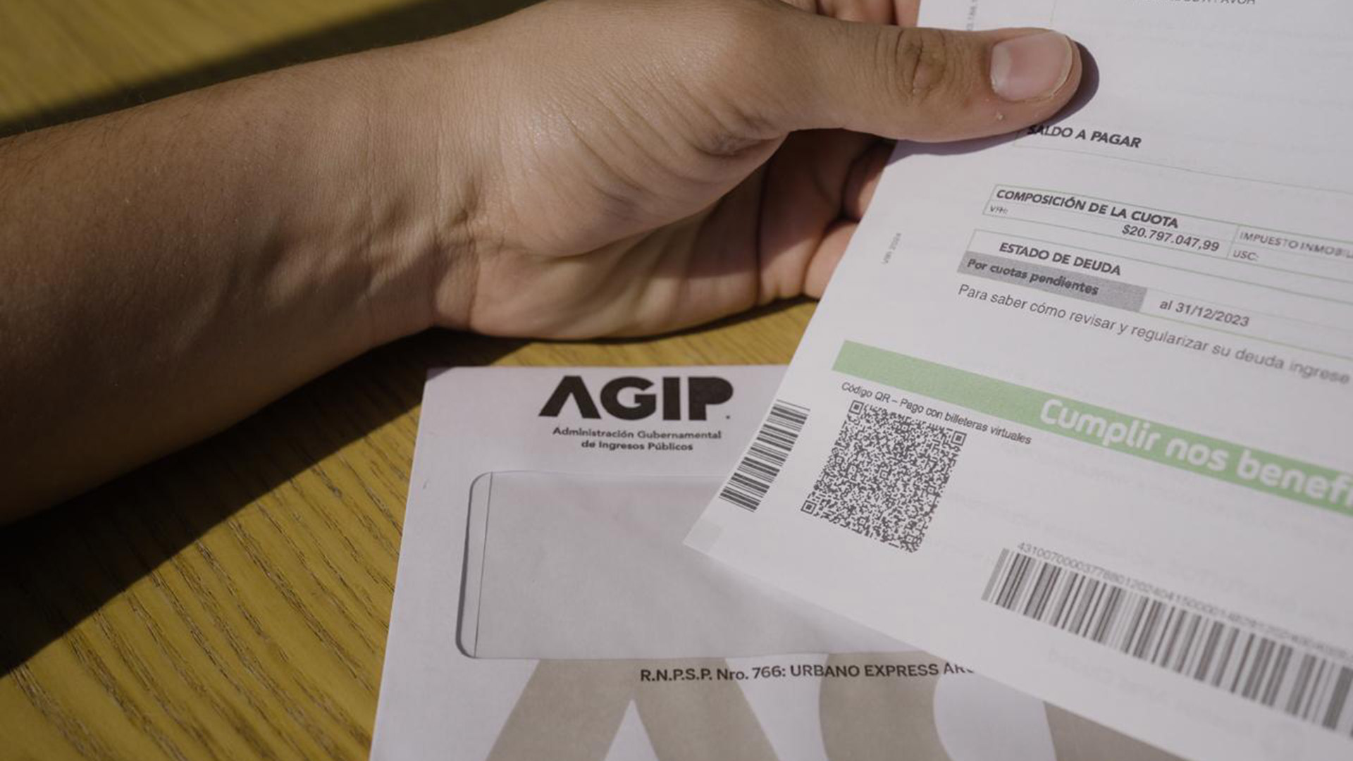 Los gobernadores Llaryora y Pullaro endurecen su pelea con Milei por los fondos