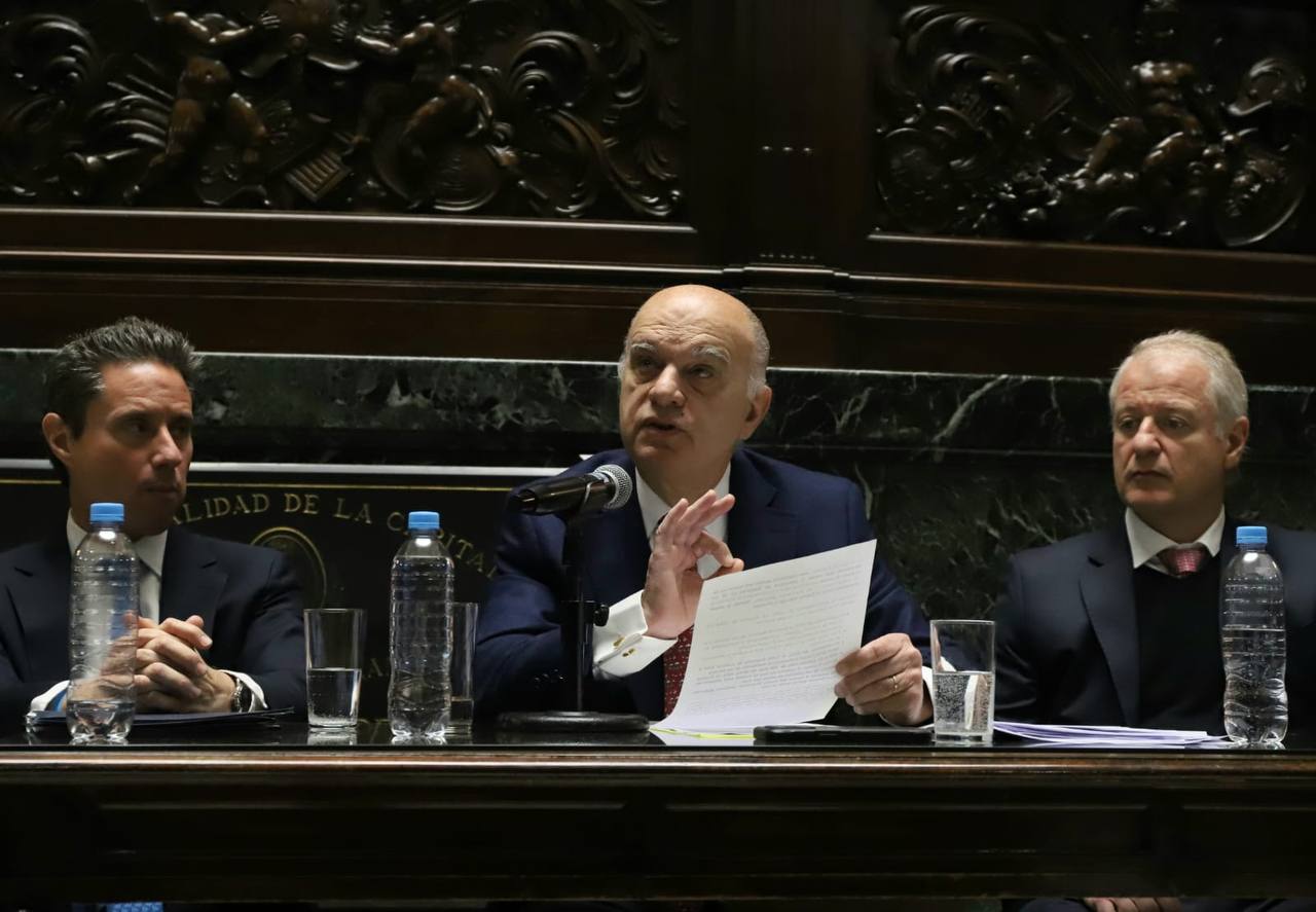 Néstor Grindetti oficializó su renuncia al gobierno porteño pero por ahora sigue en el PRO 