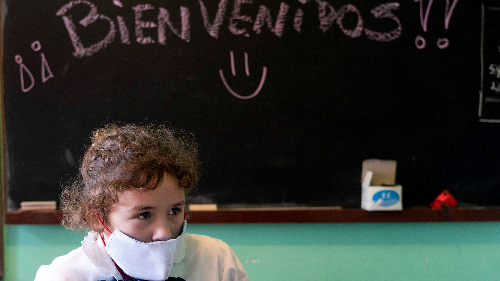 Unos 80.000 estudiantes uruguayos de más de 600 centros públicos de educación primaria y secundaria volvieron este lunes a las aulas (AP)