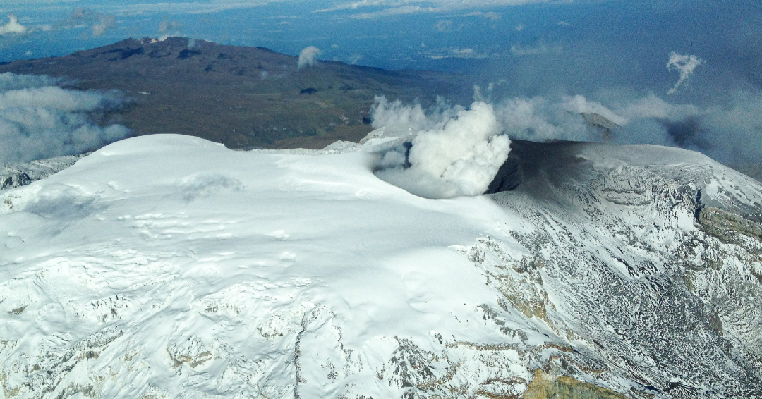 Se han registrado miles de sismos al interior del volcán. Crédito: @sgcol / Twitter