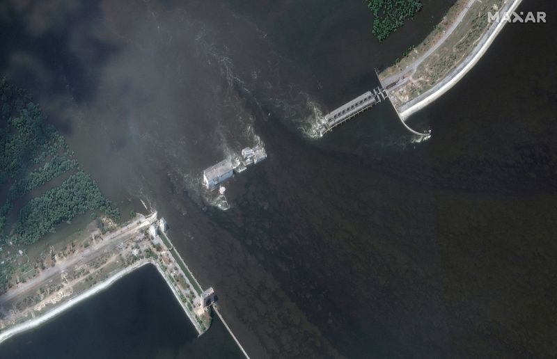 Rusia destruyó la represa Nova Kajovka en la región ucraniana de Kherson (Maxar Technologies/Distribuida vía REUTERS)