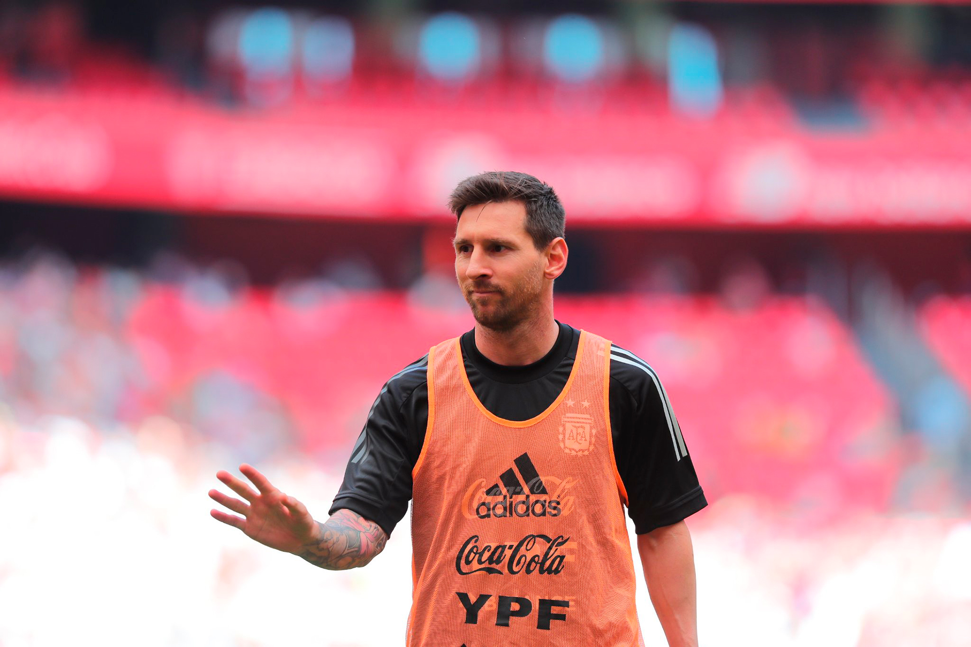 Show de definiciones y locura por Messi: miles de personas vibraron con la práctica abierta de la selección argentina en San Mamés