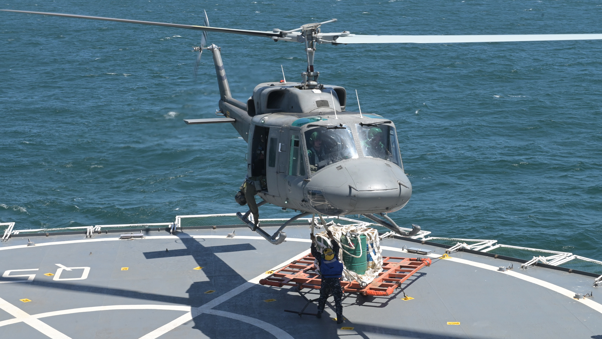Se llevaron a cabo distintas pruebas de vuelo con los helicópteros (Fernando Calzada)