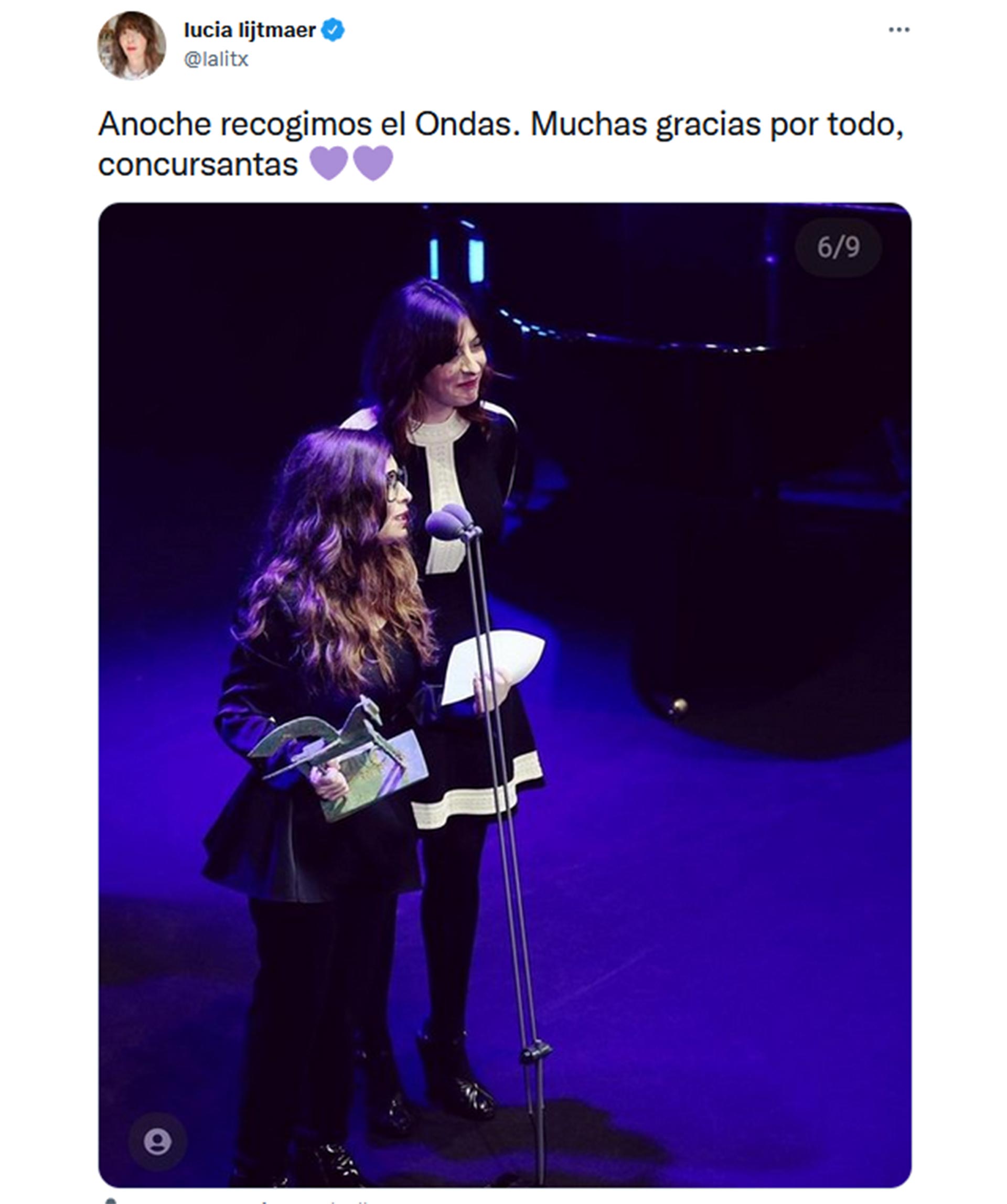 Lucía Lijtmaer en la entrega de los premios "Ondas" de España por su podcast "Deforme semanal".