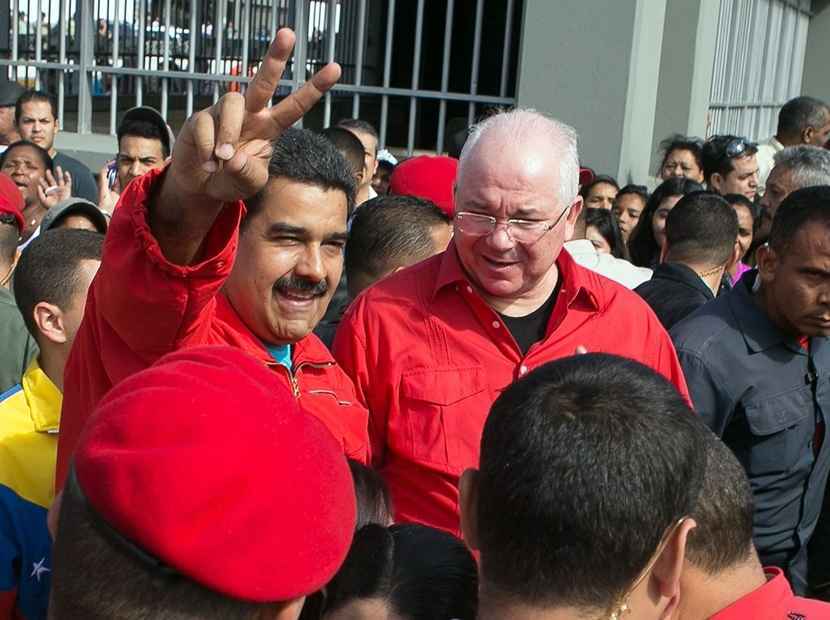 Nicolás Maduro junto a Rafael Ramírez. EFE/FABIOLA FERRERO 