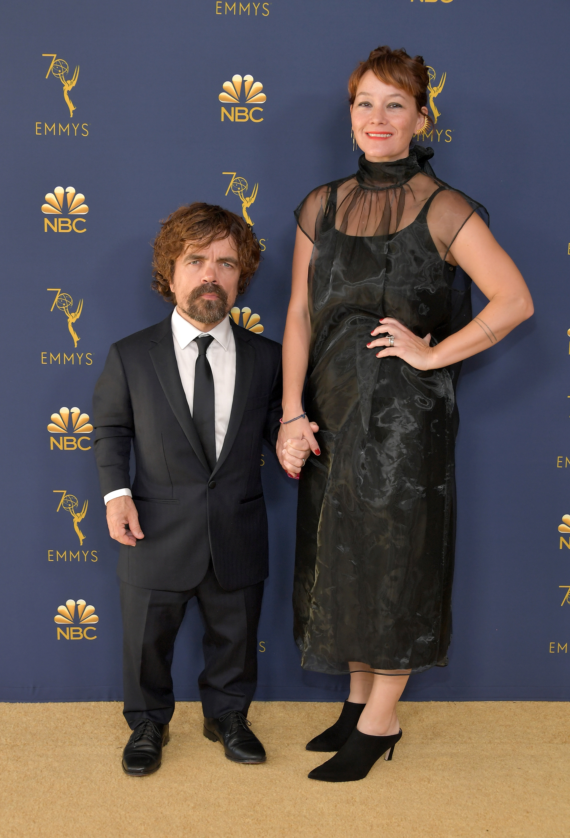 Peter Dinklage con su esposa Erica Schmidt en los Emmy en 2018 (Photo by Neilson Barnard/Getty Images)