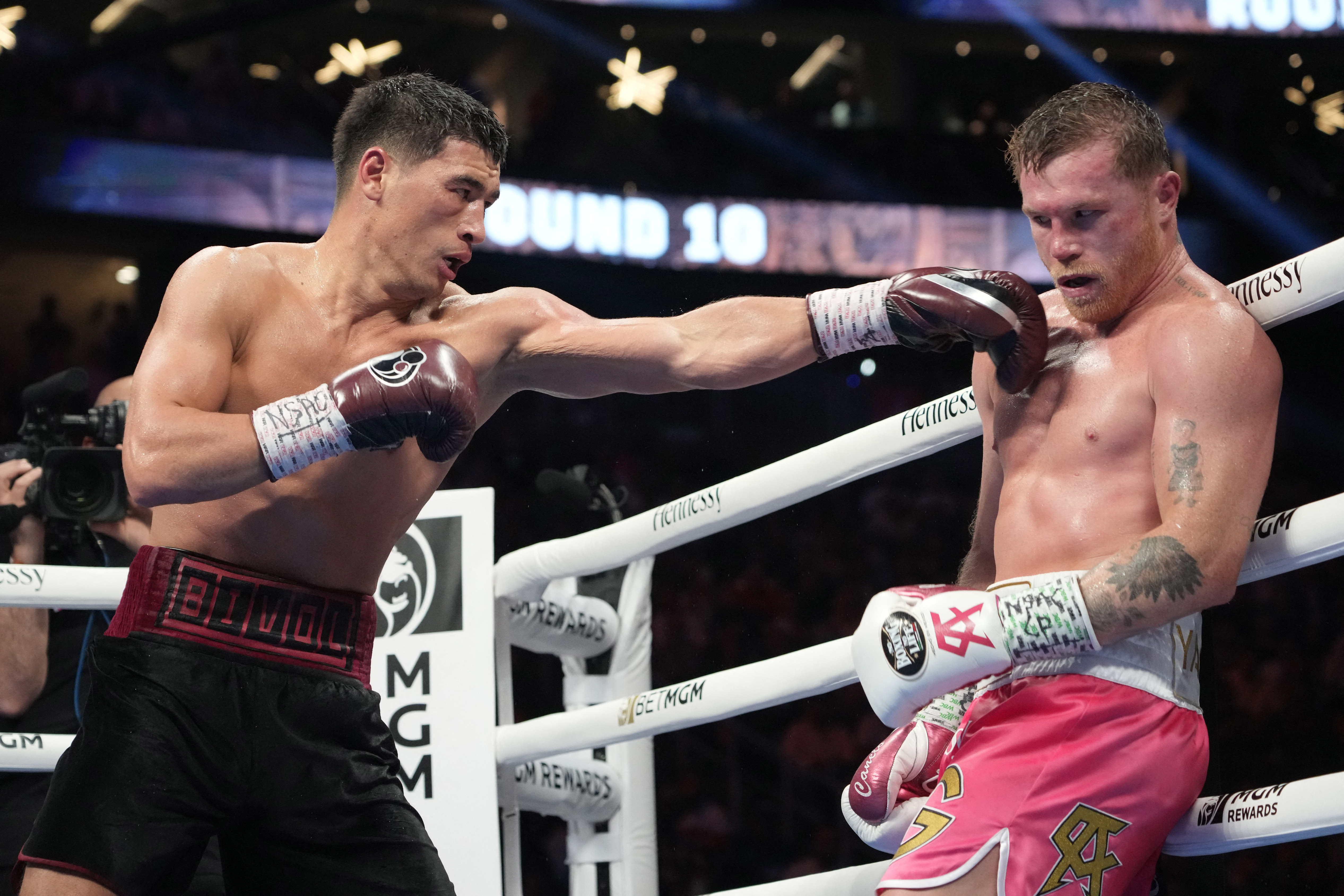 The lack of the jab was why Bivol got closer to Canelo and managed to beat him, according to Mike Tyson (Photo: Joe Camporeale / USA TODAY Sports)