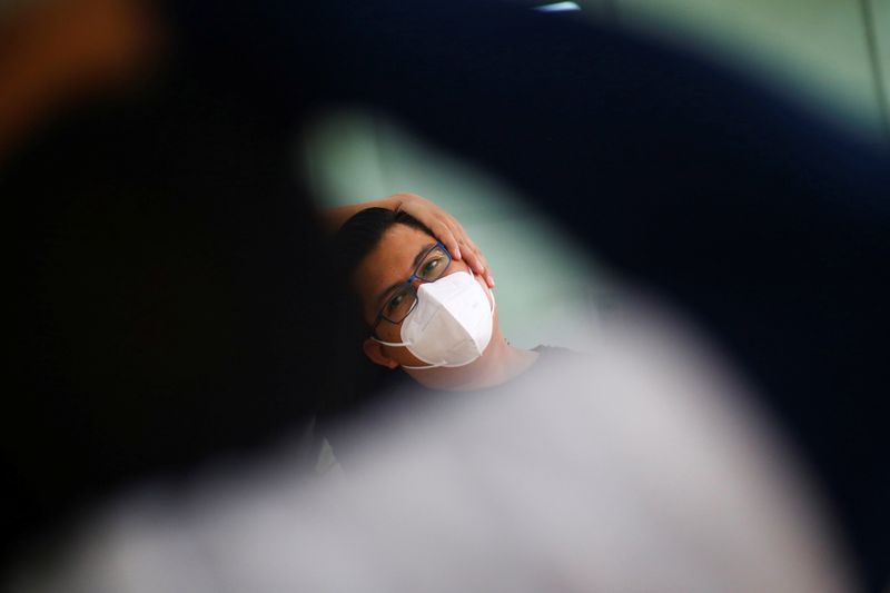 La media de ocupación hospitalaria en la capital raya el 70% (Foto: Reuters)