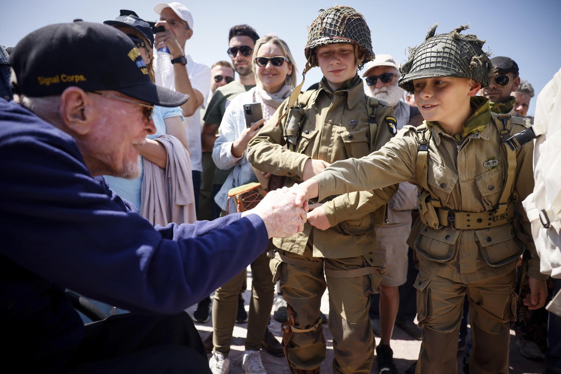 El emotivo regreso de los veteranos de la Segunda Guerra Mundial a las playas Normandía para conmemorar el Día D