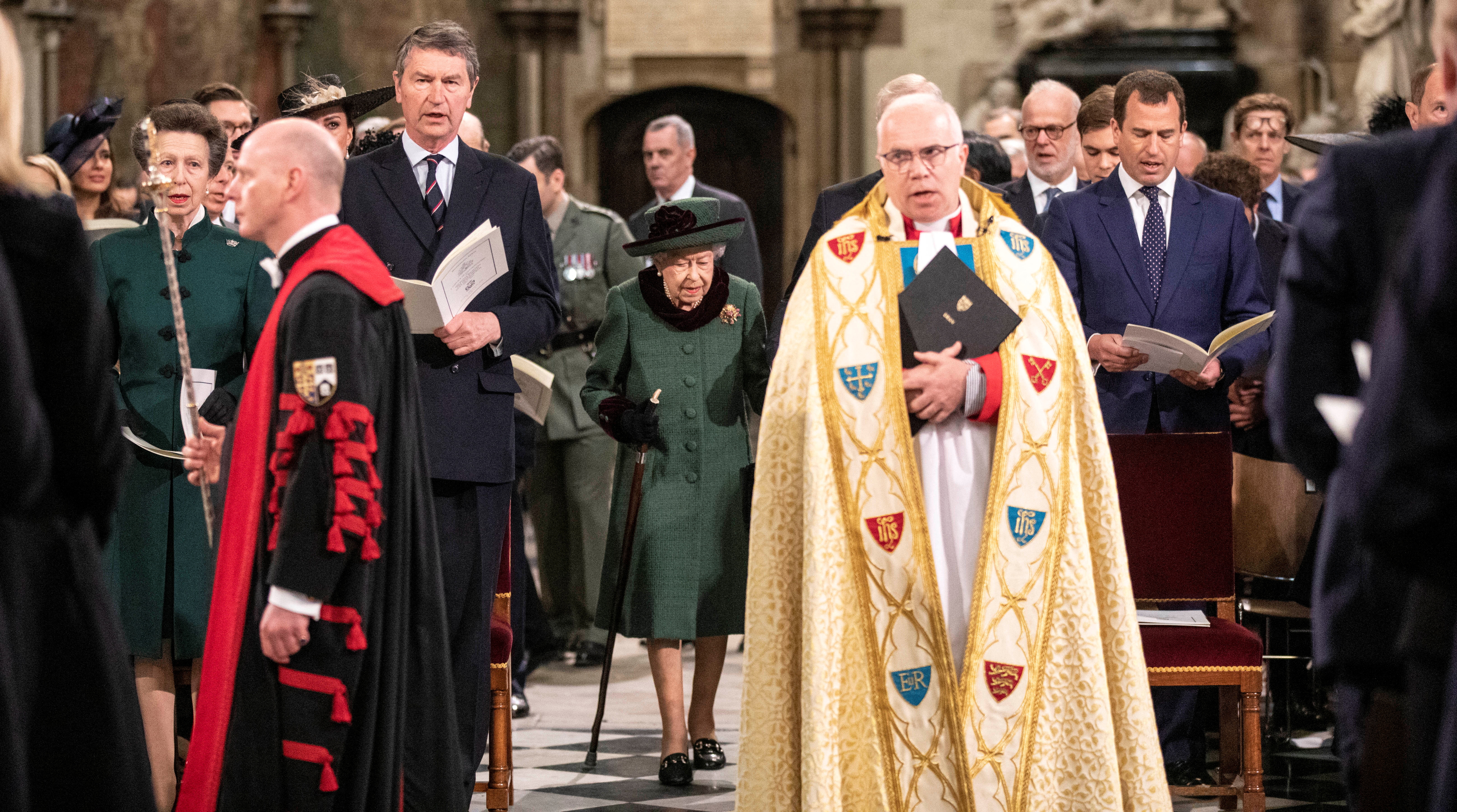 La reina Isabel II asiste a un servicio de acción de gracias por el difunto Príncipe Felipe, duque de Edimburgo, en la Abadía de Westminster en Londres, Gran Bretaña, el 29 de marzo de 2022 (Reuters)