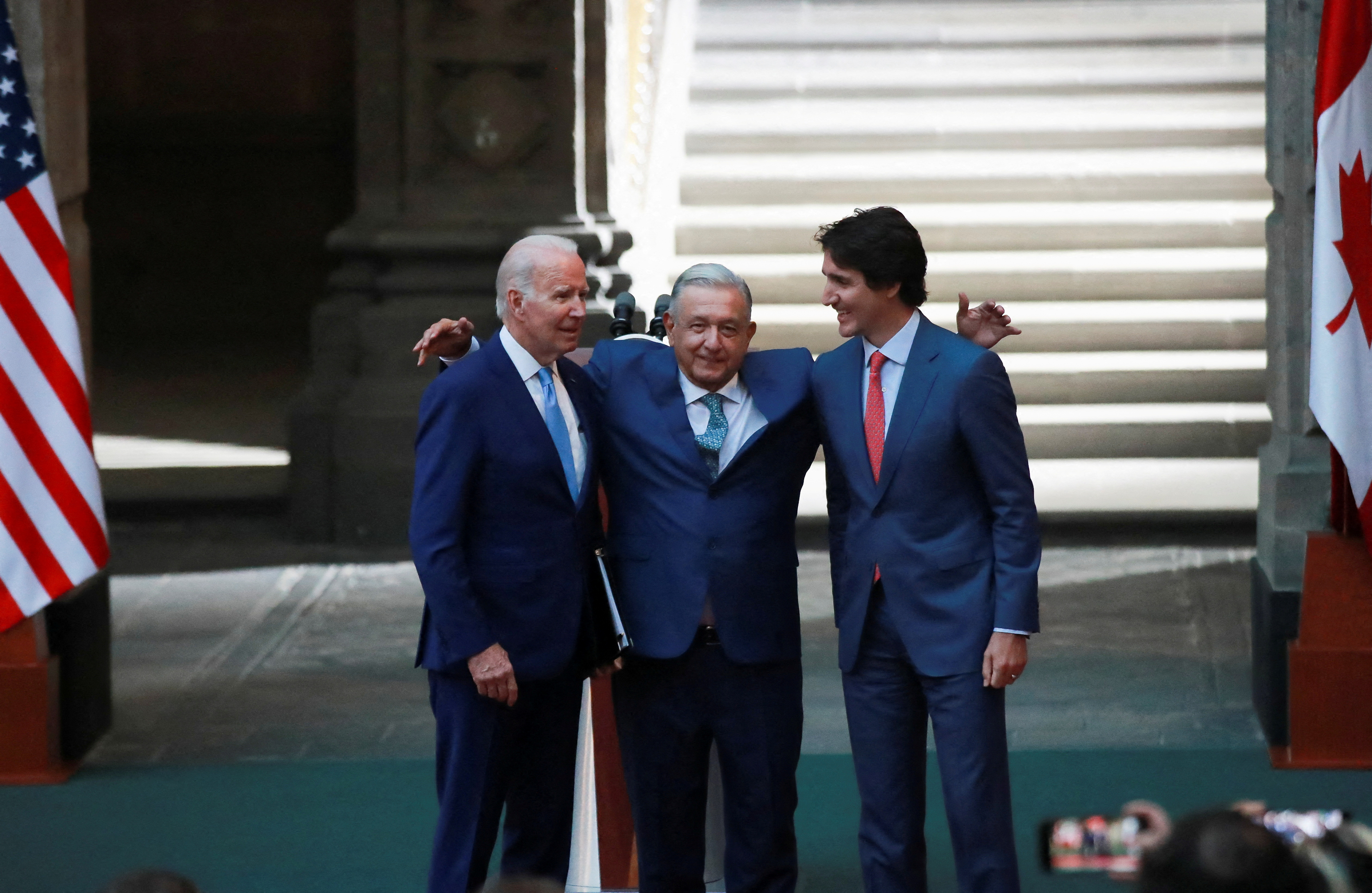Joe Biden volvió a Estados Unidos tras participar en la Cumbre de Líderes con AMLO y Trudeau