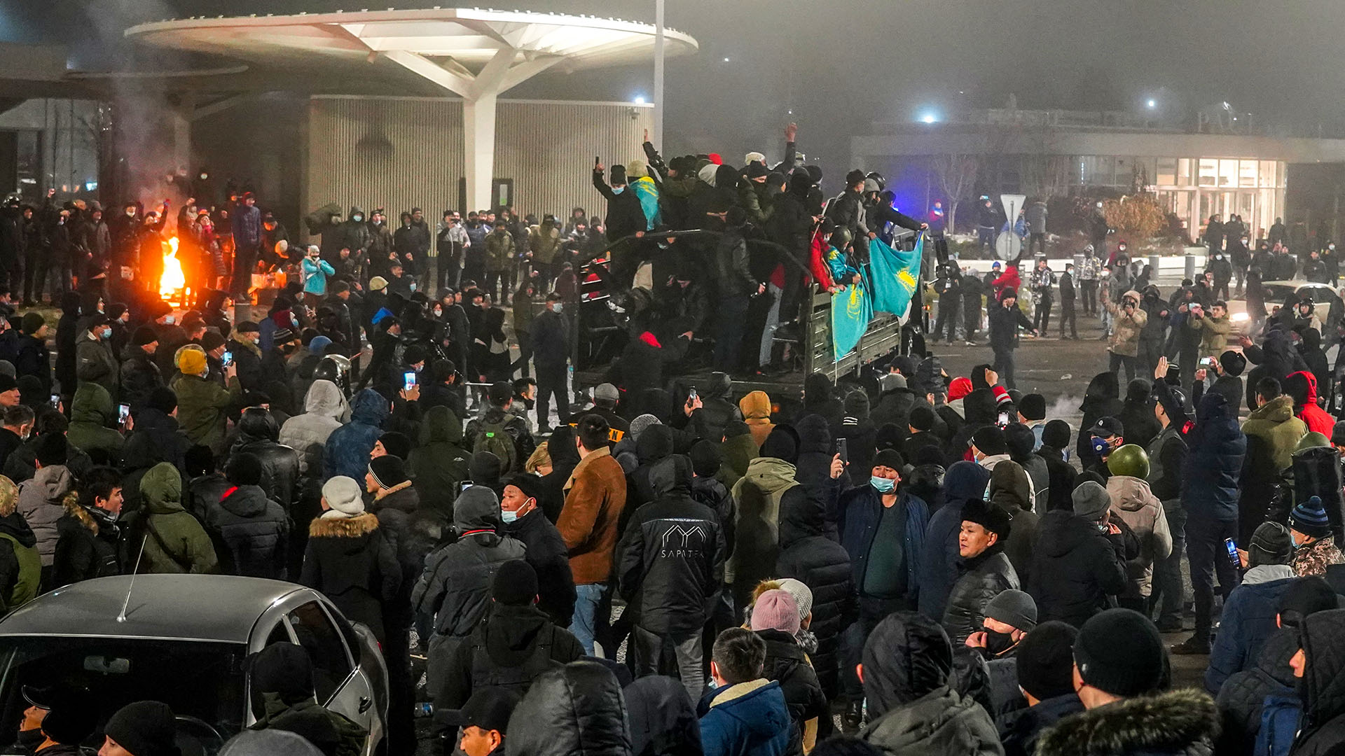 Las manifestaciones se desataron el pasado 2 de enero en respuesta al incremento de los precios del gas licuado, el principal combustible automotriz utilizado en esta nación centroasiática (Abduaziz MADYAROV / AFP)