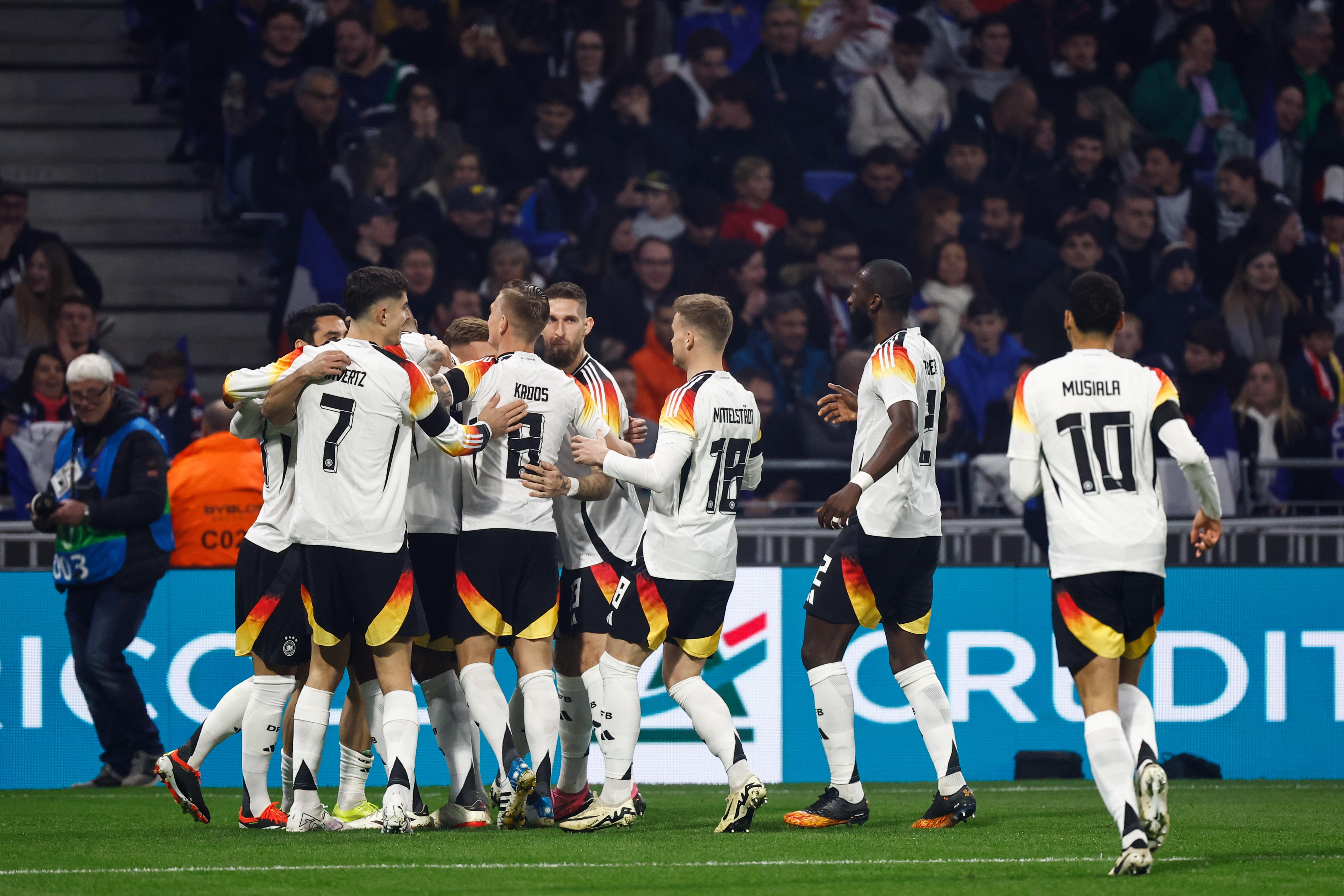 0-2: Alemania amarga a Francia en el retorno de Kroos - Infobae