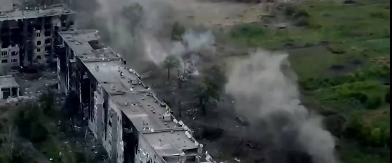 Rusia atacó con cohetes un complejo residencial en Kiev 