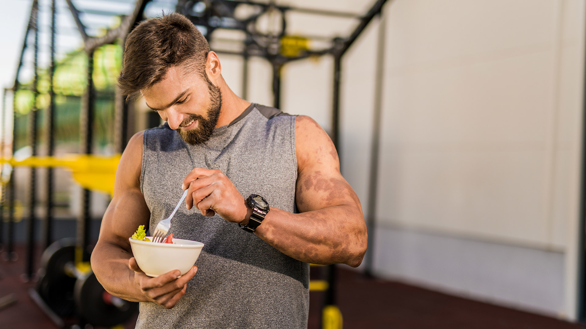 Pentru a vă ajuta mușchii să se recupereze și să vă înlocuiască depozitele de glicogen, este important să mâncați o masă care conține carbohidrați și proteine.
