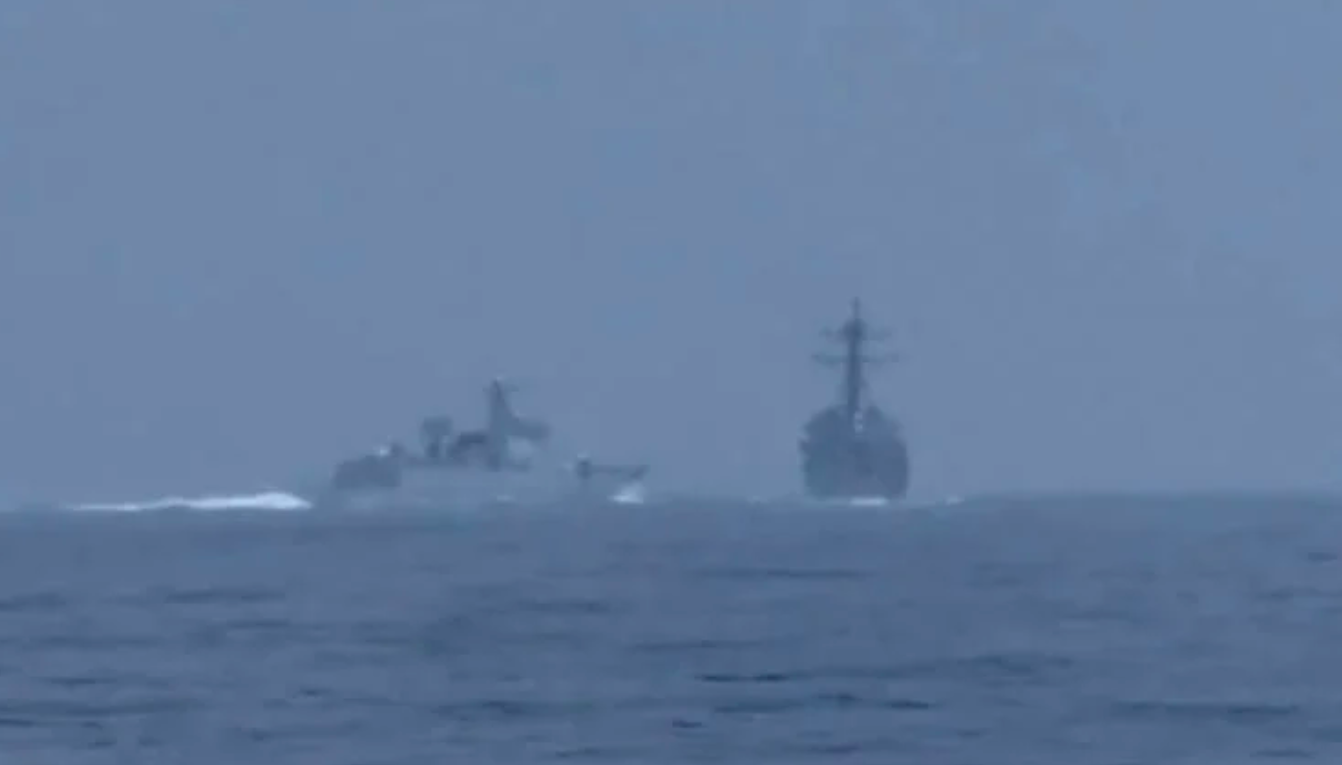 EEUU denunció que un buque chino maniobró de forma peligrosa cerca de su navío USS Chung-Hoon en el estrecho de Taiwán  