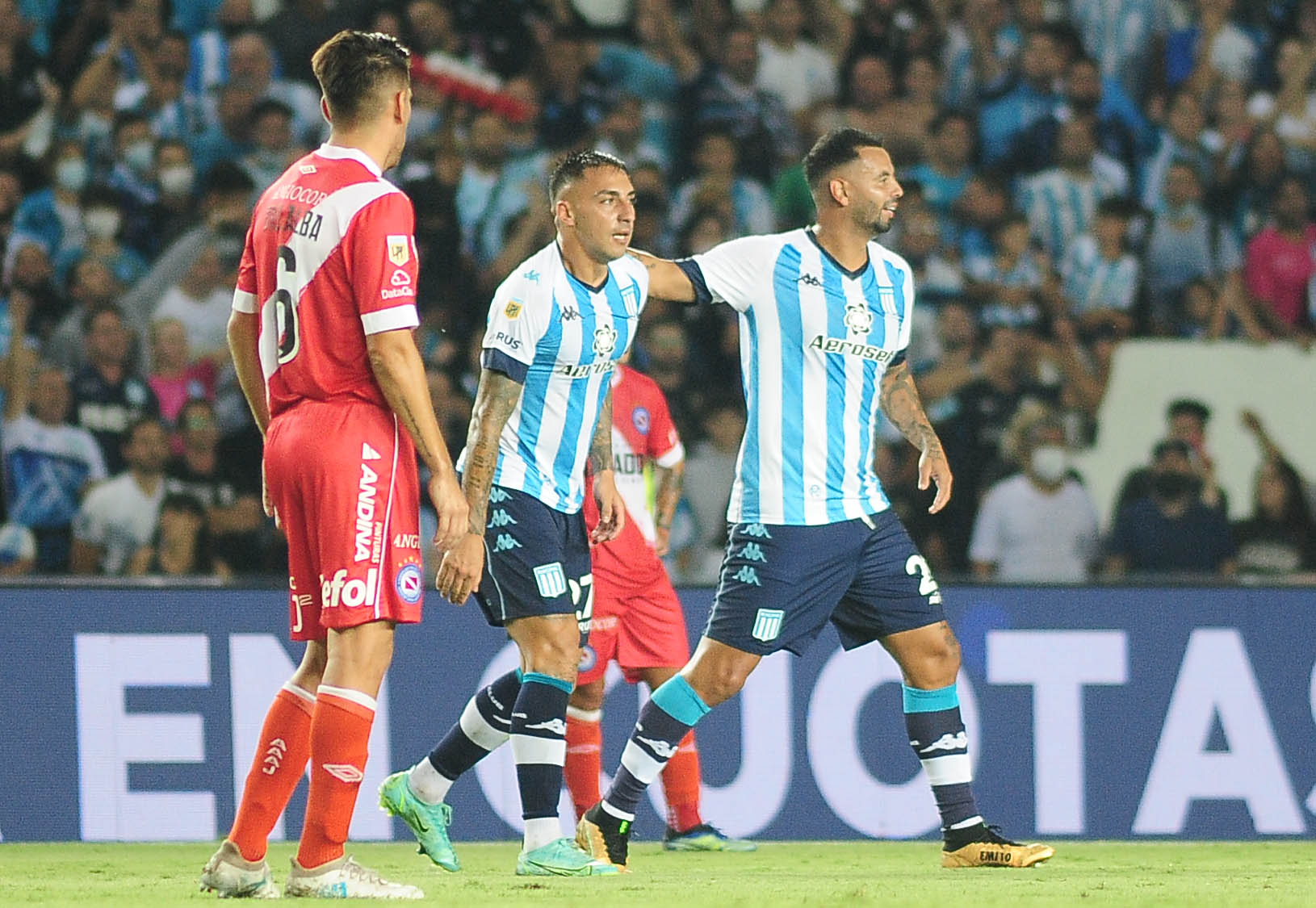 Racing Club goleó 3-0 a Argentinos Juniors y logró su primera victoria en la Copa de la Liga