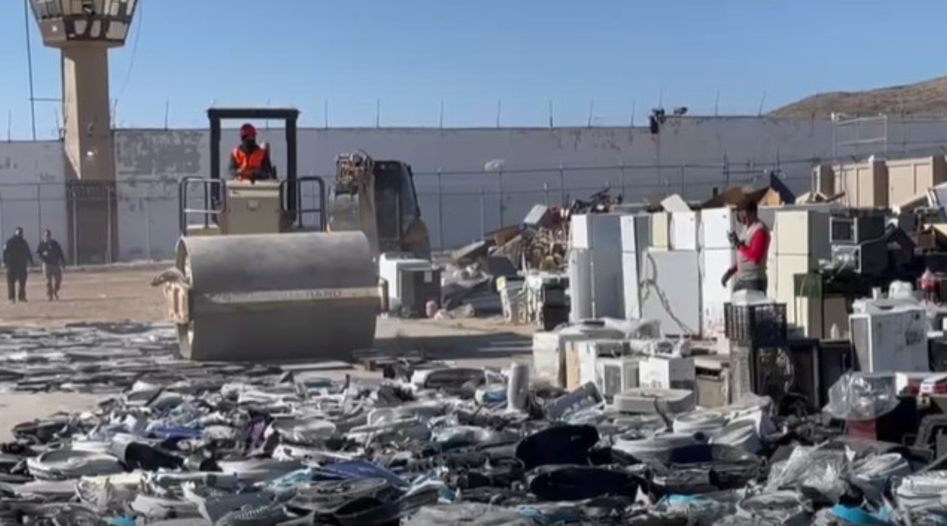 Las autoridades destruyeron gran parte de los objetos encontrados. (Lety Villarreal)