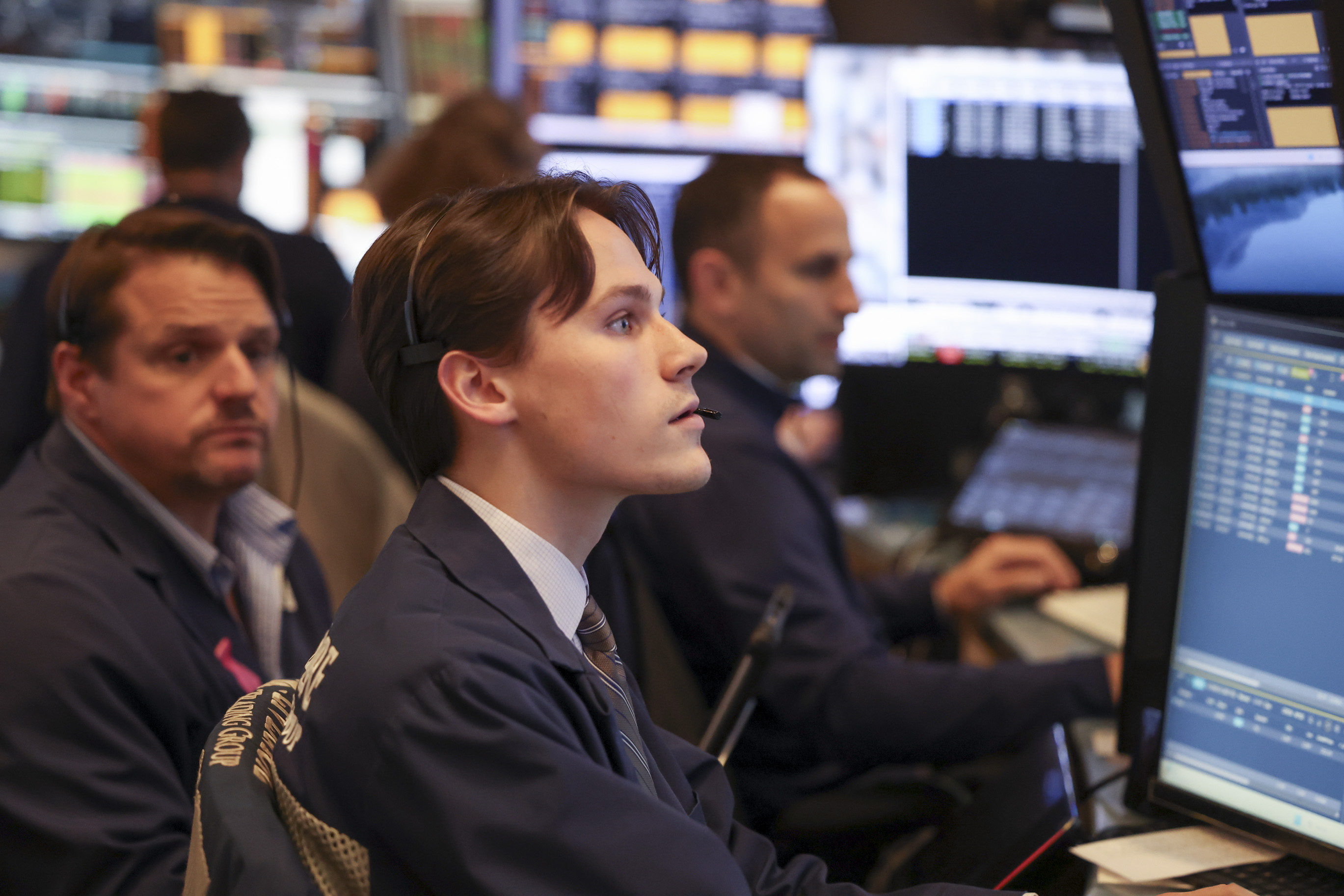 Baj&oacute; el riesgo pa&iacute;s y el d&oacute;lar se estabiliz&oacute; pero sigue el viento de frente: vuelven a subir las tasas en EEUU
