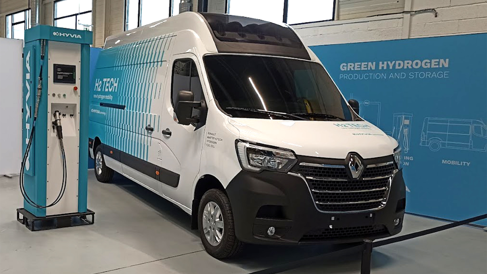 Renault y HYVIA desarrollan los vehículos comerciales con sistema de propulsión de pila de combustible de hidrógeno. El primer modelo se homologó en septiembre de 2022