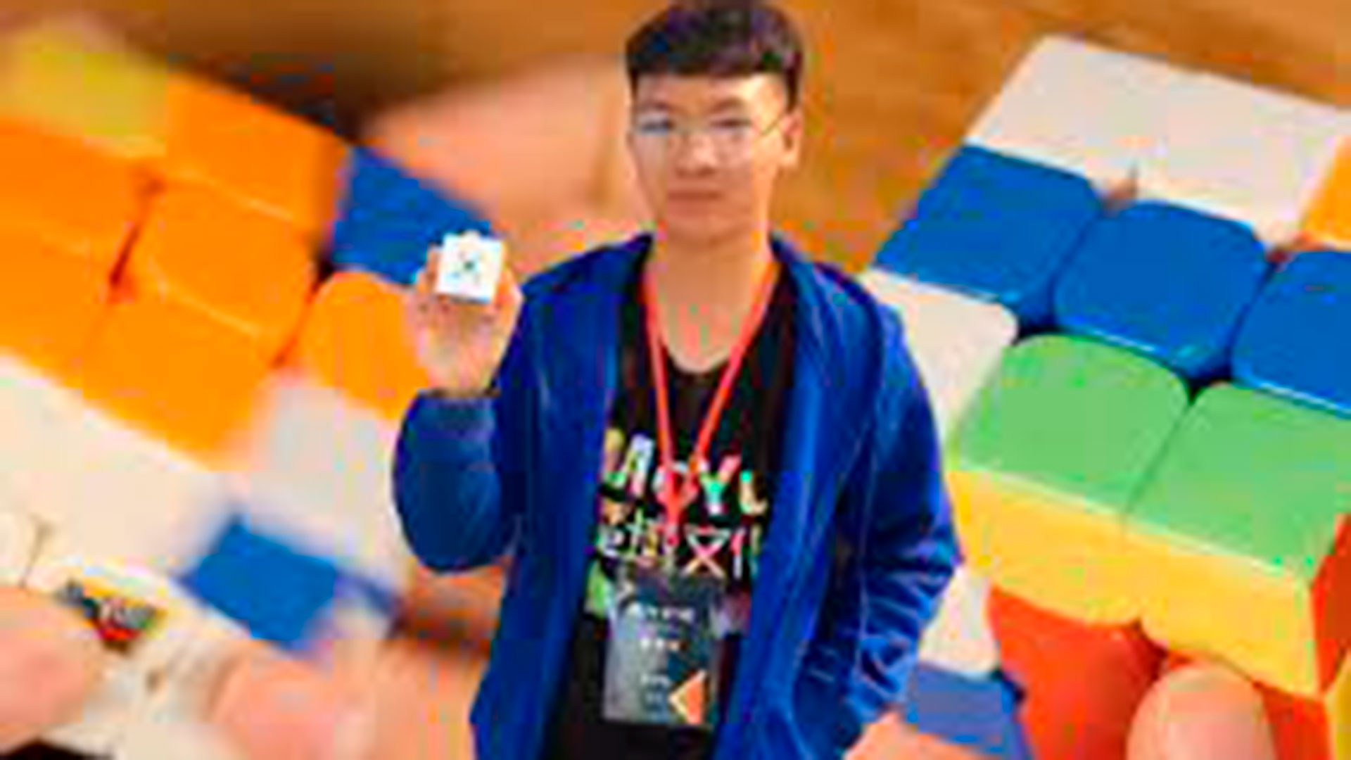 El actual récord del mundial del cubo de Rubik, que viene desde 2018, sigue siendo del chino Yusheng Du. Fue capaz de resolver el cubo de Rubik en 3,47 segundos (Instagram)