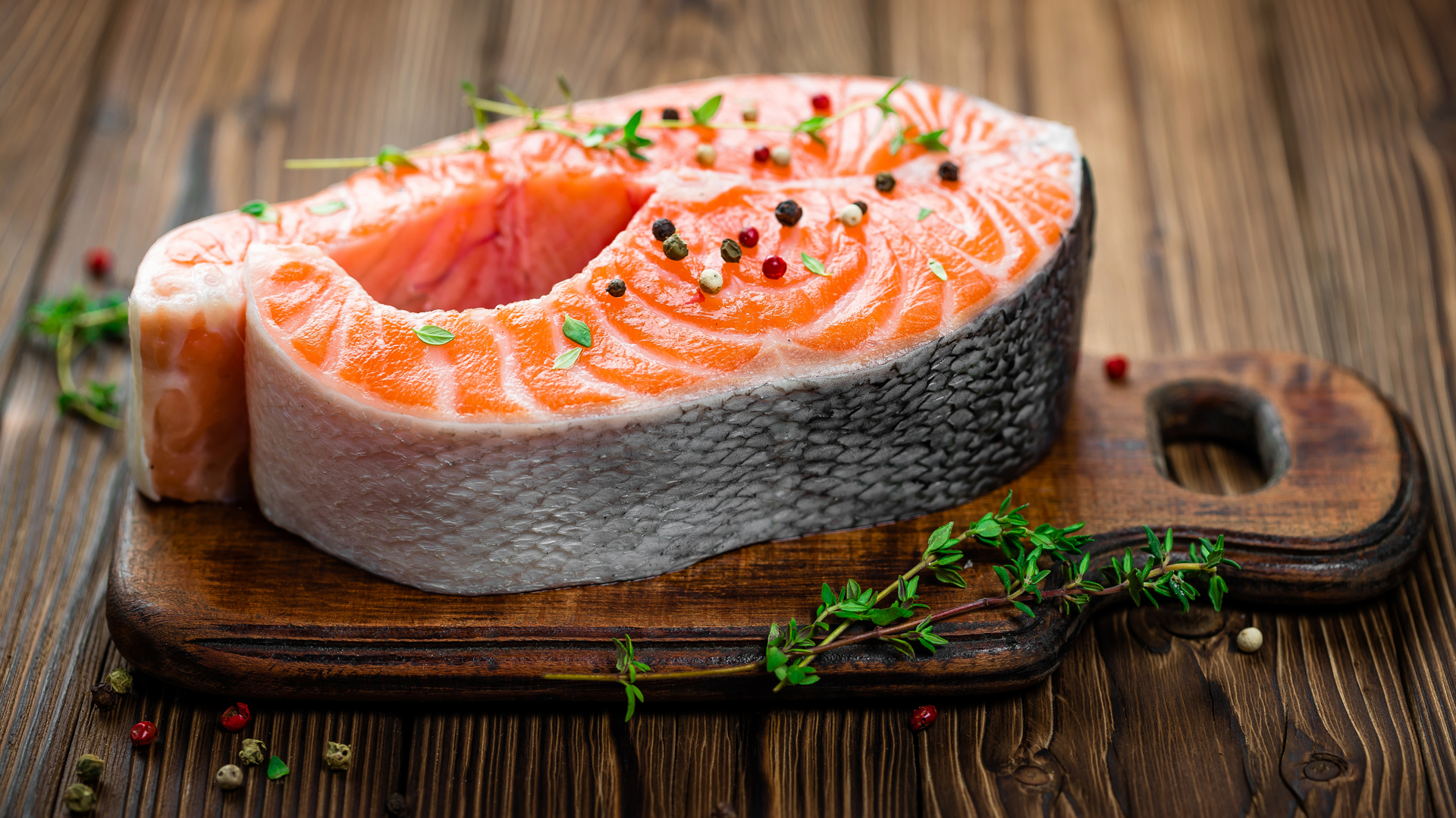 Los pescados como atún y el salmón estimulan sueño por su alto contenido de vitamina D y Omega-3 (Getty)