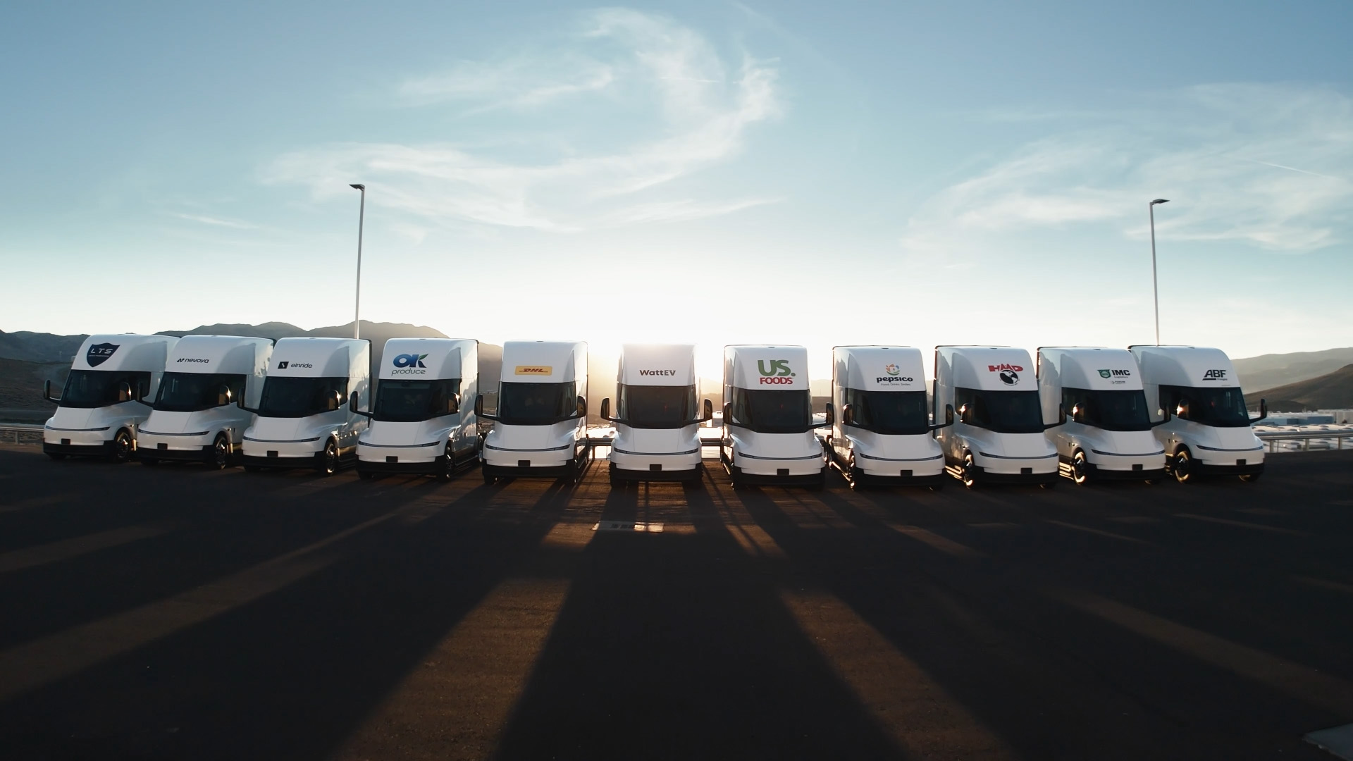 Otra jugada de Elon Musk: empezó la producción masiva de Tesla Semi, el camión eléctrico que busca revolucionar el transporte mundial