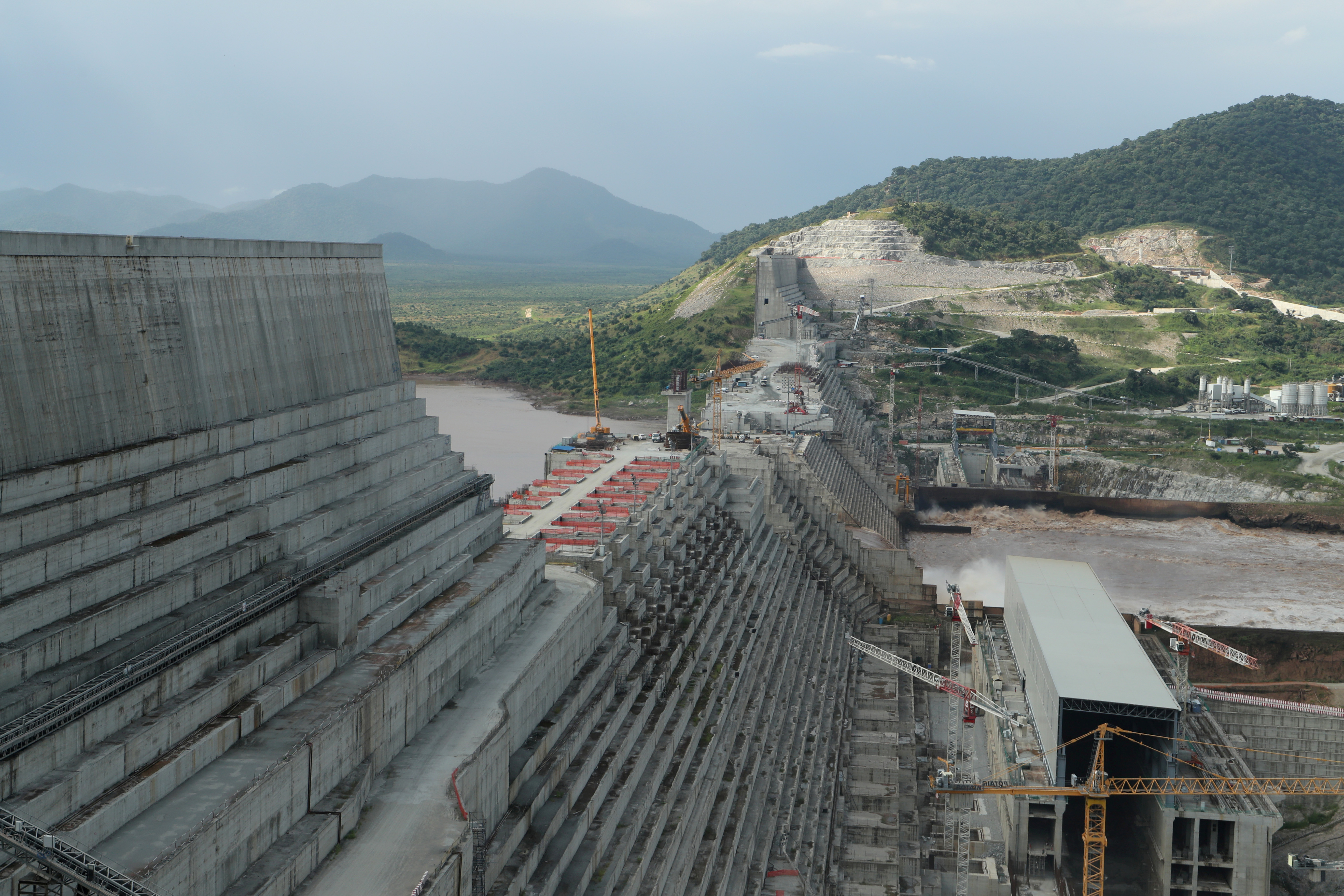 Imagen de la construcción de la represa (REUTERS/Tiksa Negeri/File Photo)
