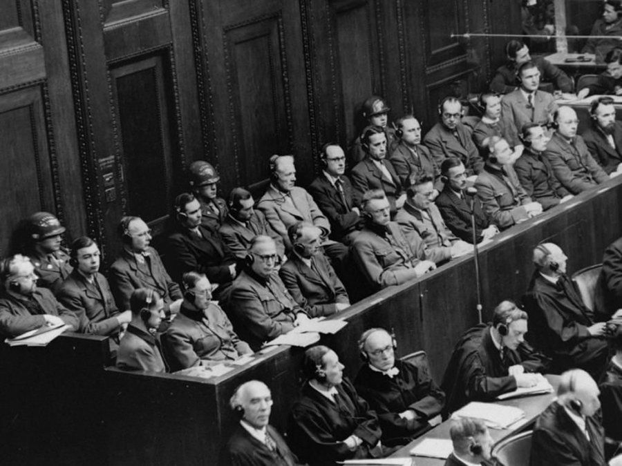 El Juicio de los médicos en 1945 fue el primero de doce juicios por crimen de guerra y crímenes contra la humanidad, realizados por las autoridades estadounidenses en su zona de ocupación en Núremberg, Alemania, después del fin de la Segunda Guerra Mundial.