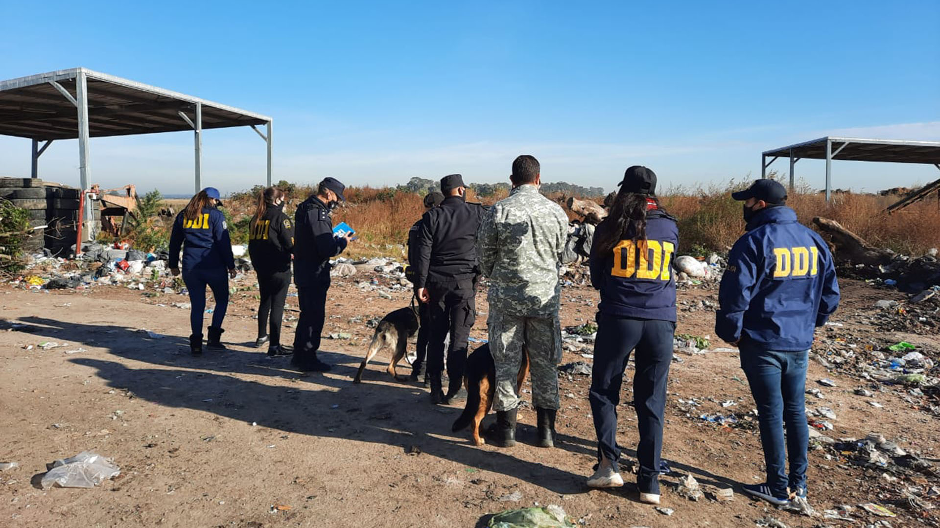 La fiscal Guyot ordenó varios allanamientos y rastrillajes con policías y antropólogos
