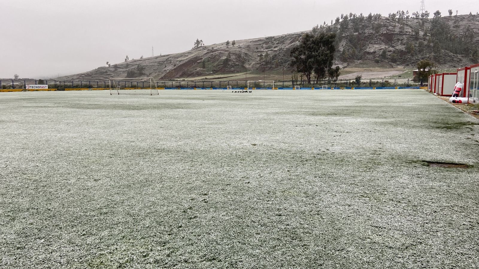 Así quedó el campo de entrenamiento de Cienciano tras la caída de nieve.